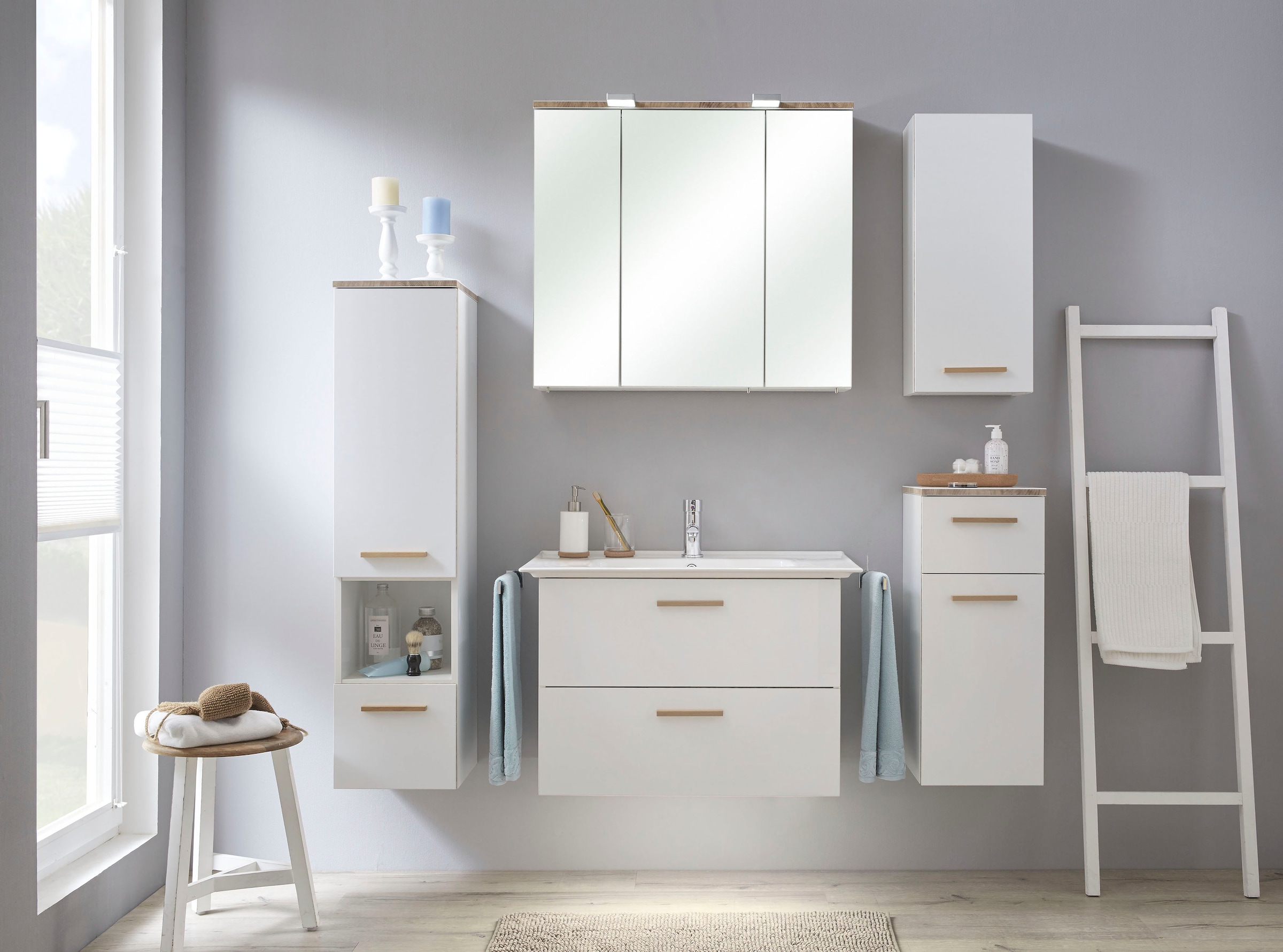 Saphir Spiegelschrank »Quickset 931 Badschrank, 3 Spiegeltüren, 6 Einlegeböden, 80 cm breit«, inkl. LED-Beleuchtung, Türdämpfer, Schalter-/Steckdosenkombination