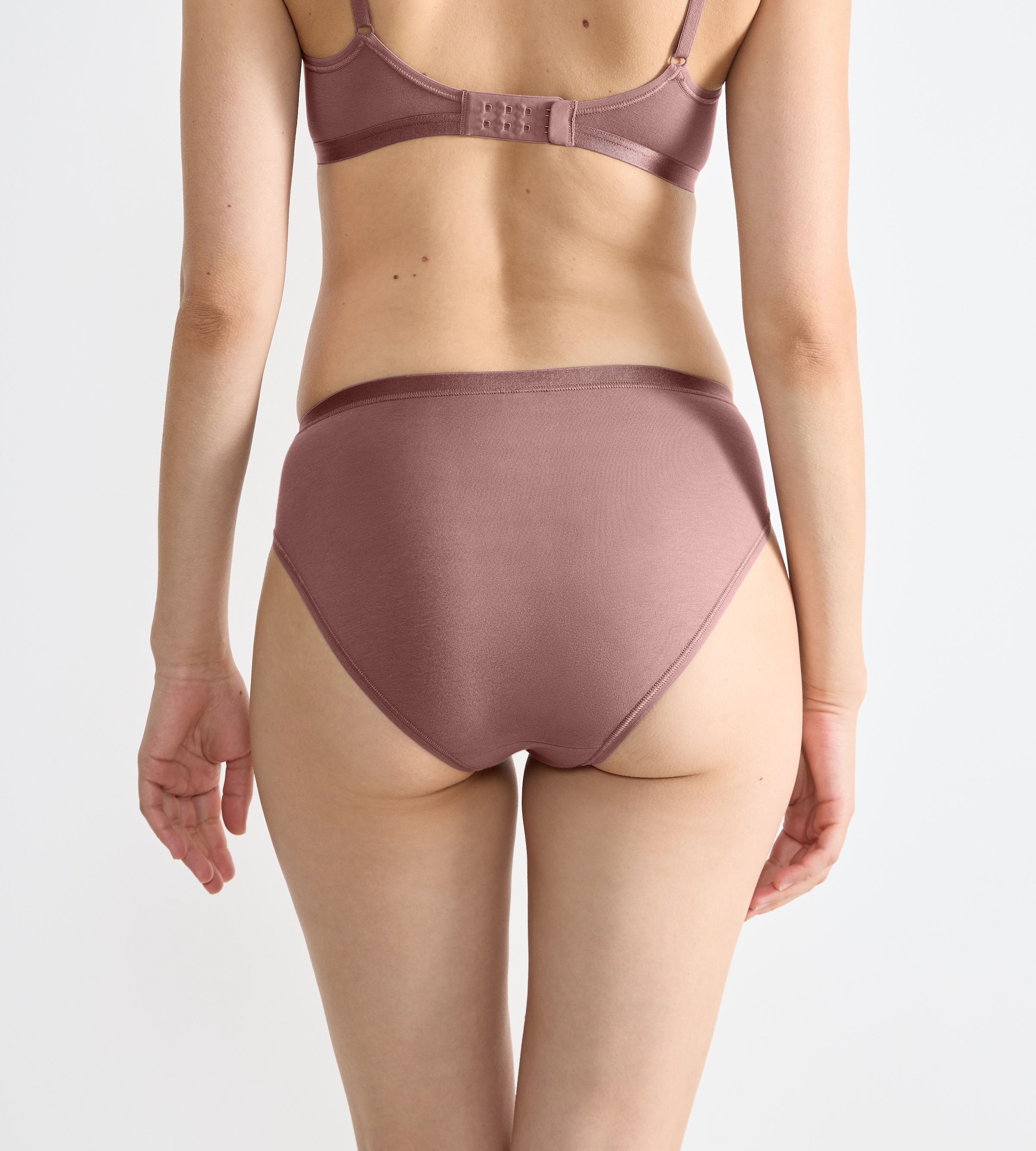 sloggi Slip »GO Daily Cotton Tai 3P«, (3er Pack), Glanz-Effekt Details, hoher Beinausschnitt