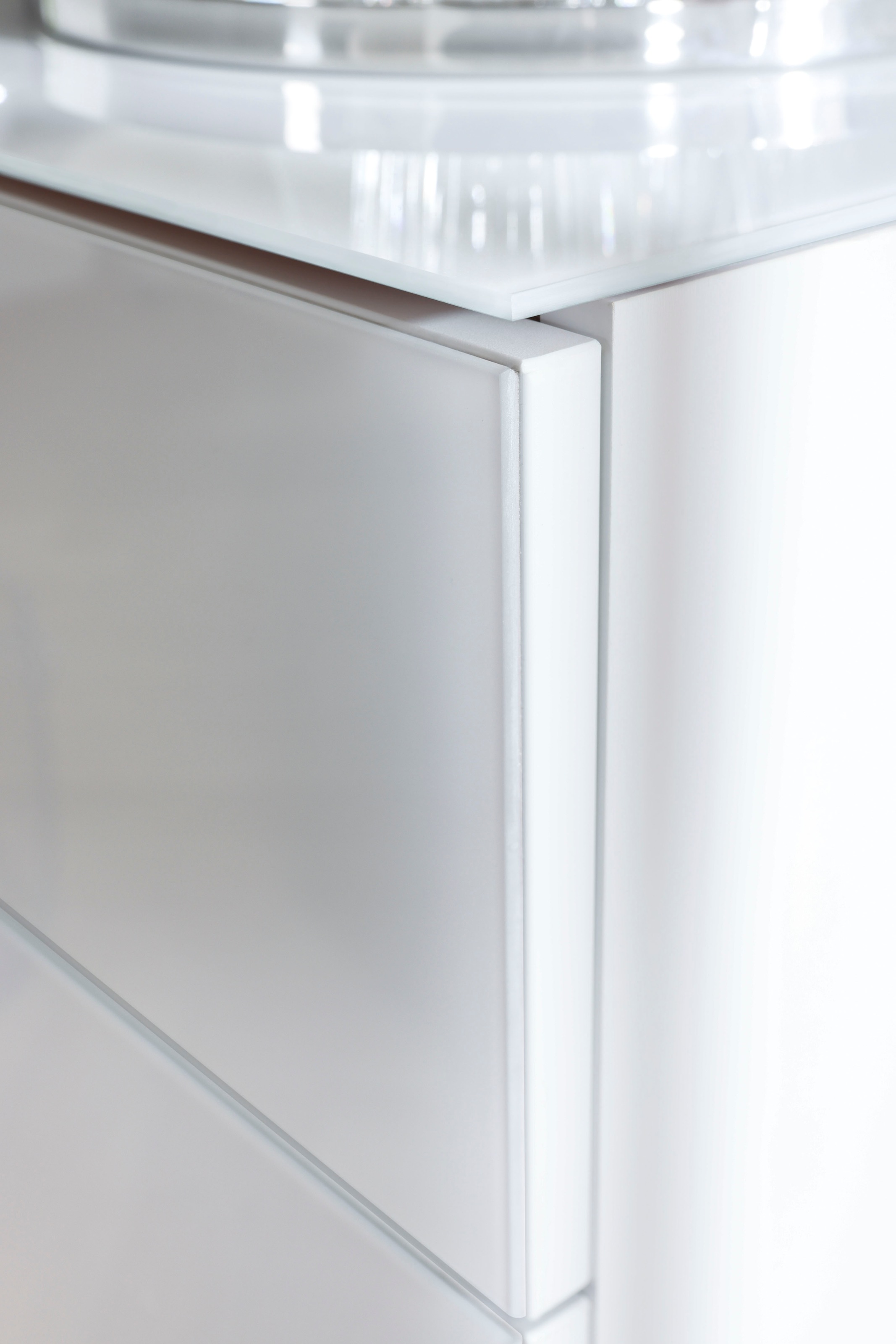 rauch Nachtkommode »Nachttisch Nachtschrank Nachtkonsole FLIPP mit Glasfront« Breite 40 cm,  mit 3 Schubladen und Soft-Close-Funktion, Oberboden und Front Glas