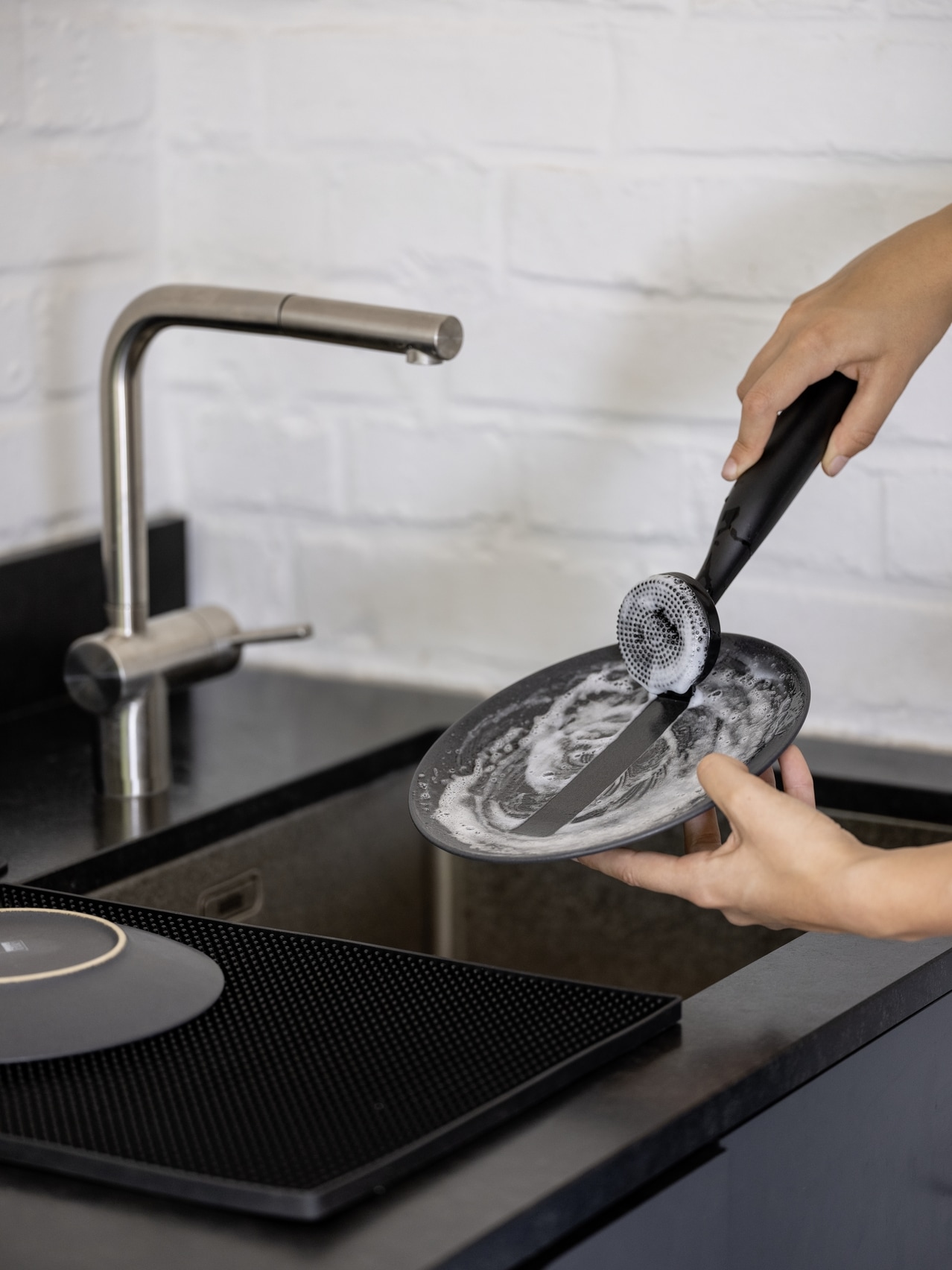 WENKO Spülmittelspender »Modell Piedo«, (Set, 3 tlg.), Spül-Set, inkl. Spülbürste mit Halterung, Glas/Polyresin