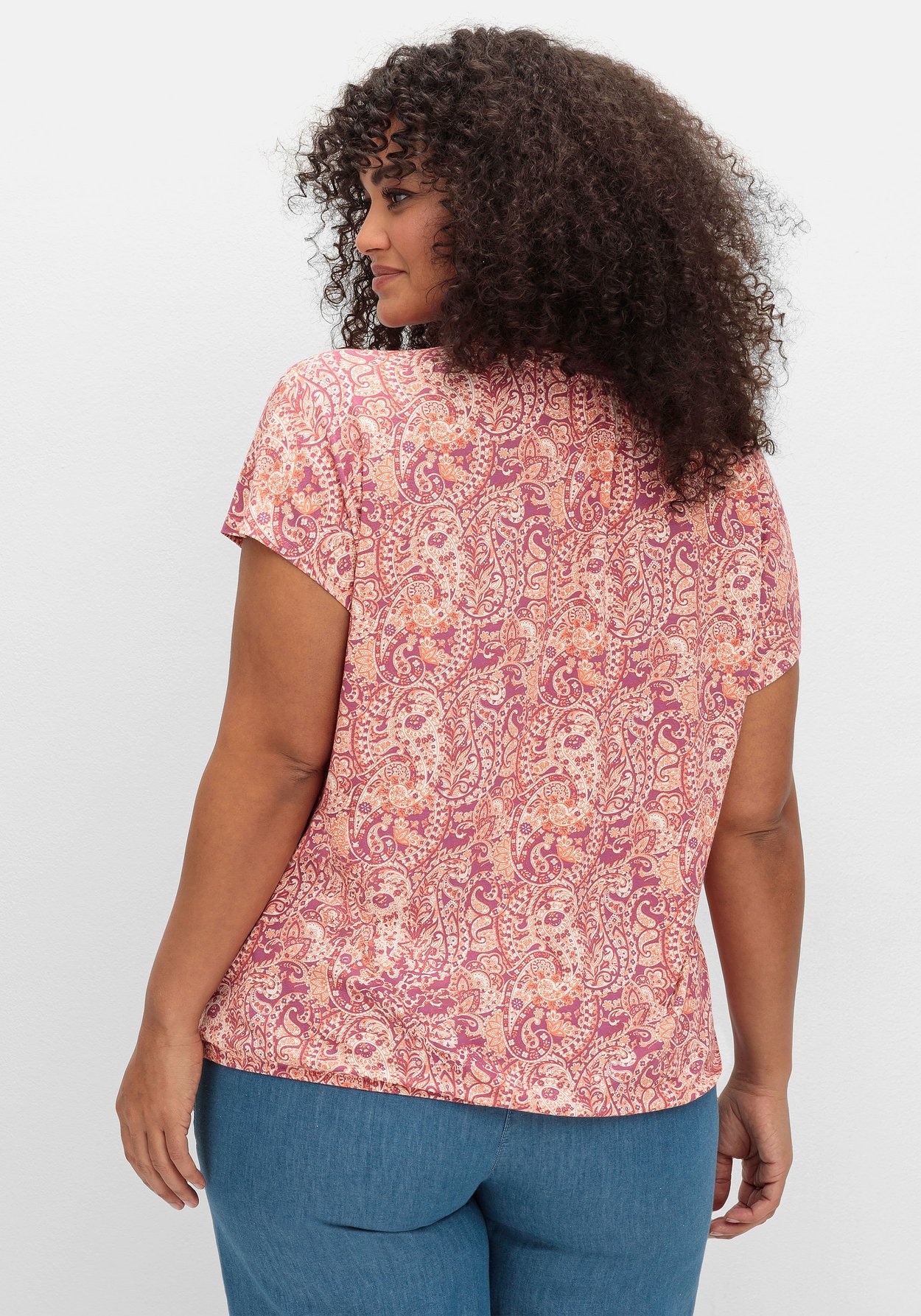 Sheego T-Shirt »Shirt mit Paisleyprint und Gummizugbund«