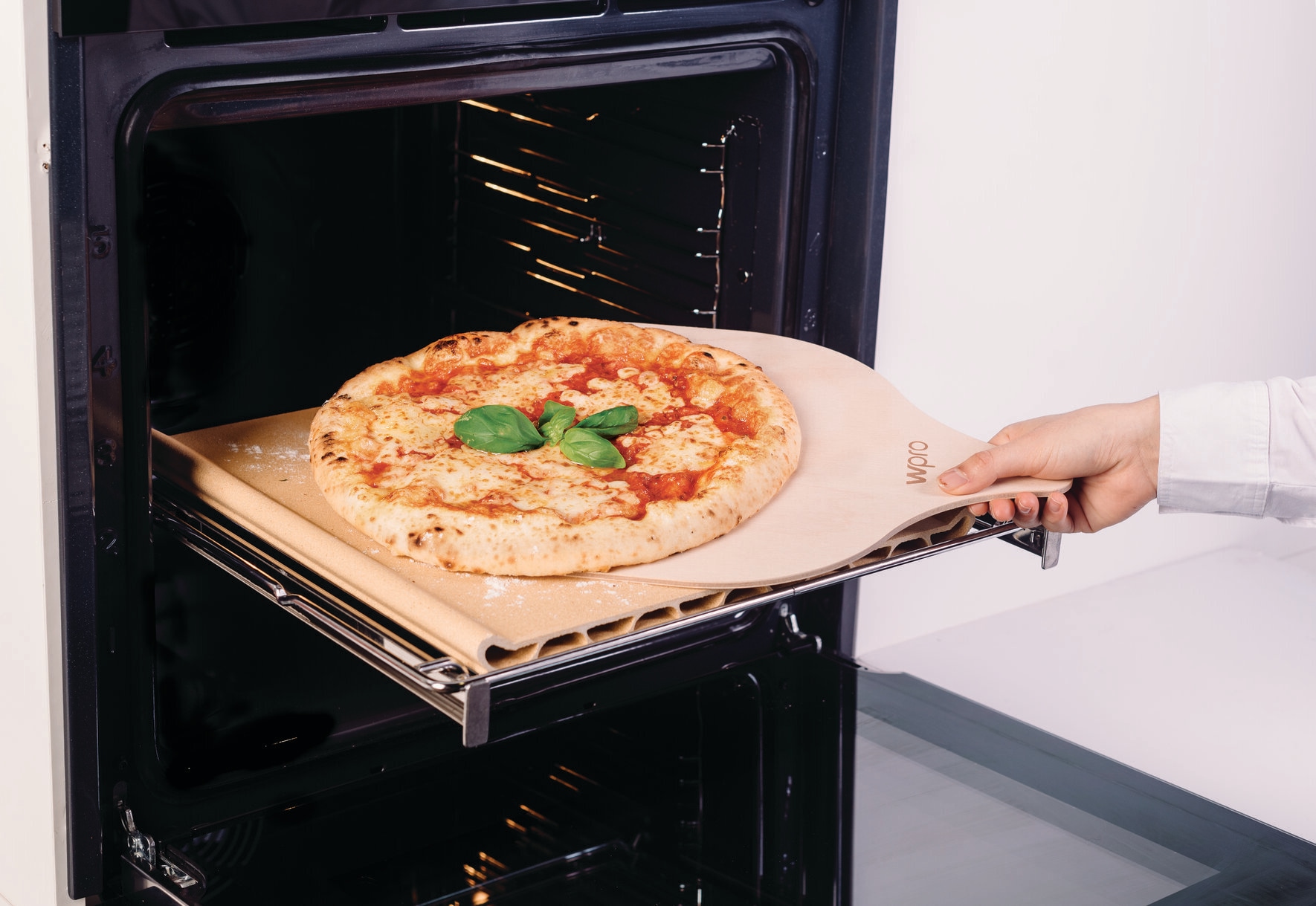 BAUKNECHT Pyrolyse Backofen »BBI7 310C PIZZA« mit 1-fach-Teleskopauszug mit Pyrolyse-Selbstreinigung Restaurant-Pizza daheim: 310°C Pizza-Funktion inkl. Pizzastein