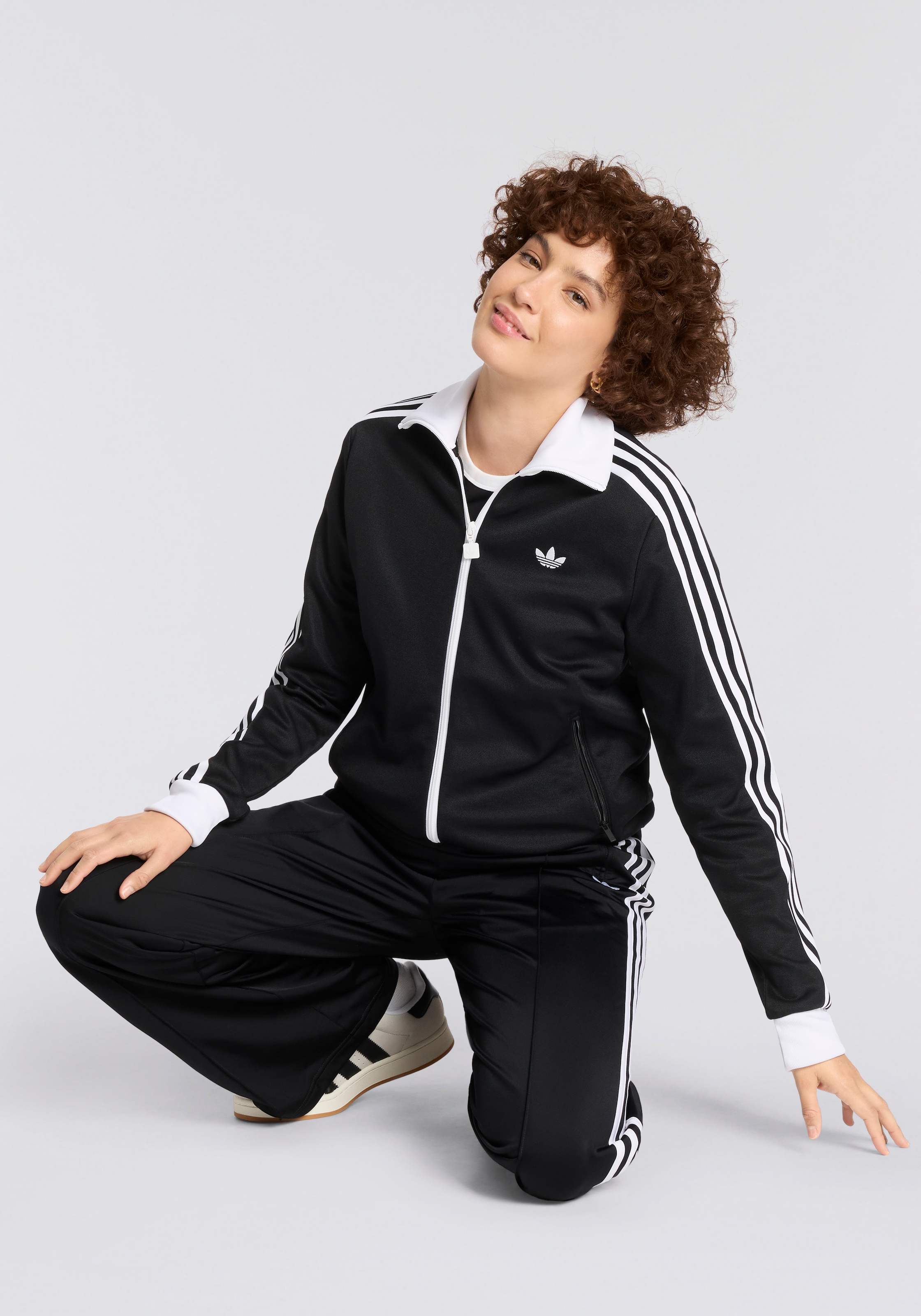 adidas Originals Trainingsjacke »CLASSIC TRACK« Reguläre Passform