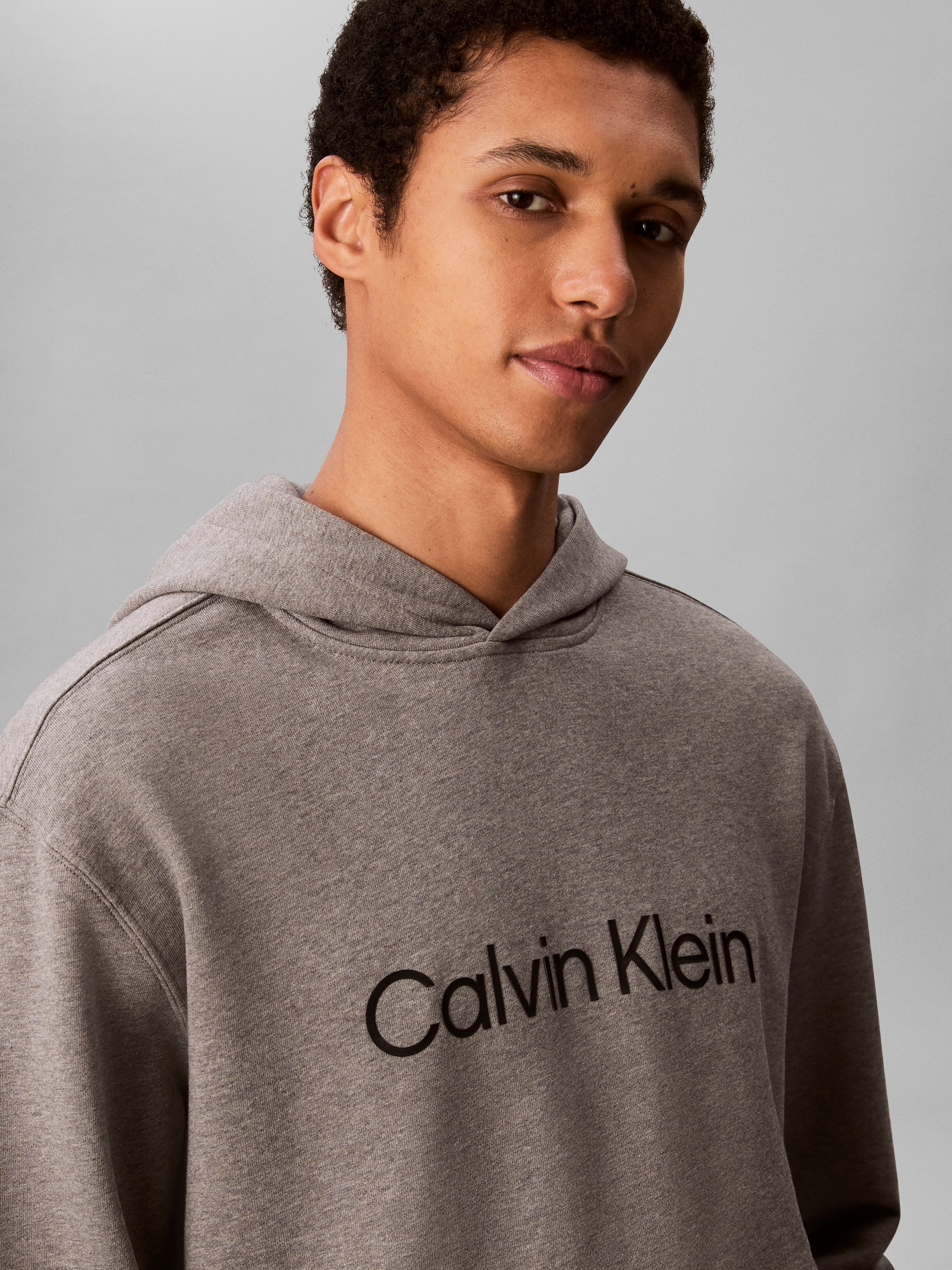 Calvin Klein Kapuzensweatshirt »LS EU STANDARD LOGO 350TERRY PO« Mit Rundhalsausschnitt, regular fit