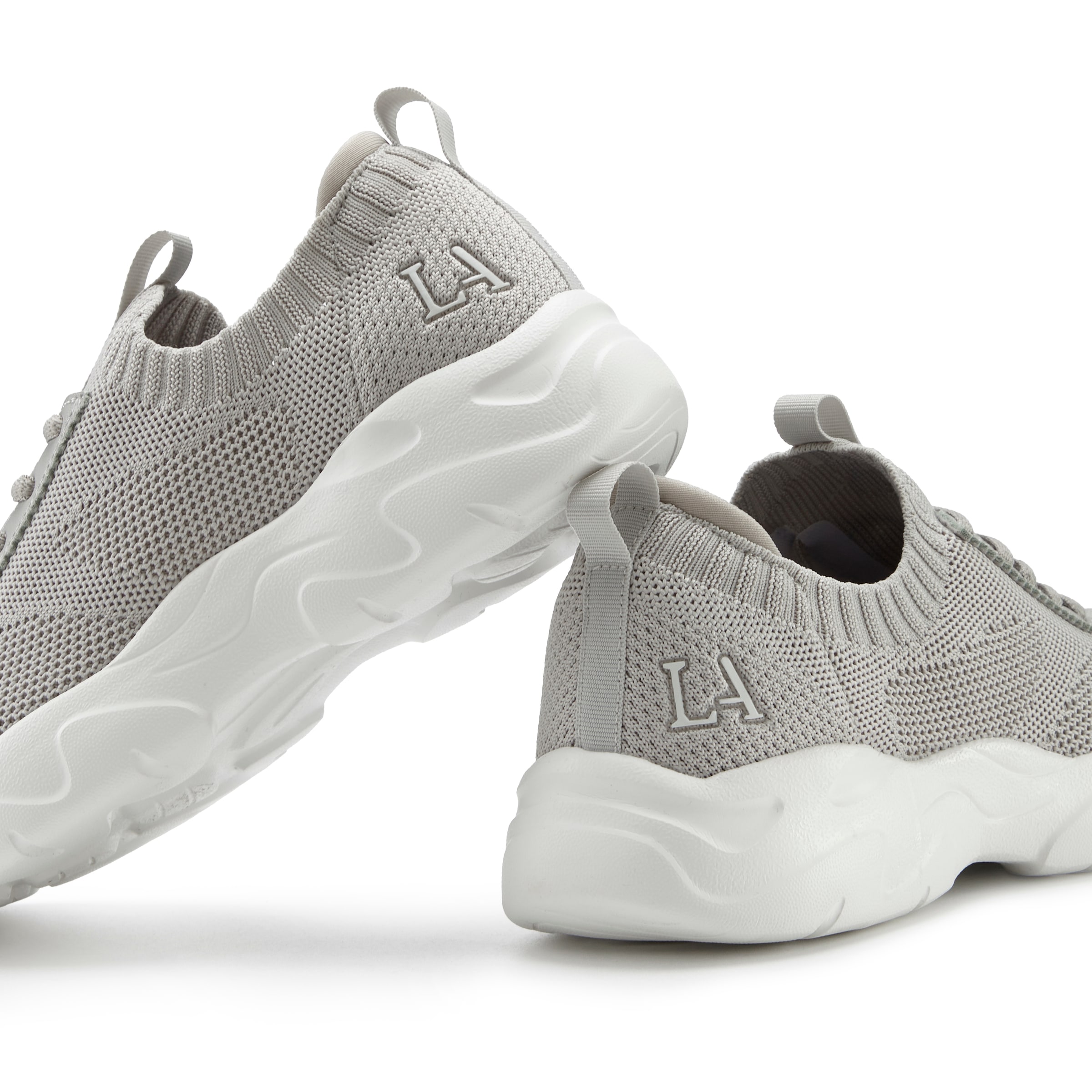 LASCANA ACTIVE Sneaker, ultraleicht und bequem zum Reinschlüpfen mit Zierschnürung VEGAN