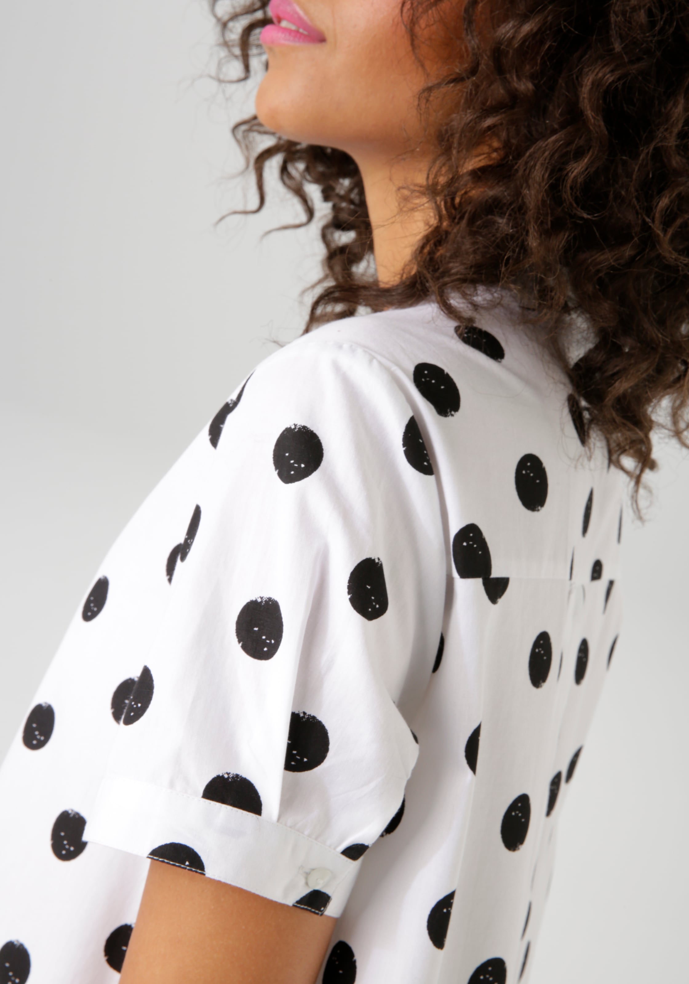 Aniston CASUAL Longbluse, mit coolen Punkten bedruckt