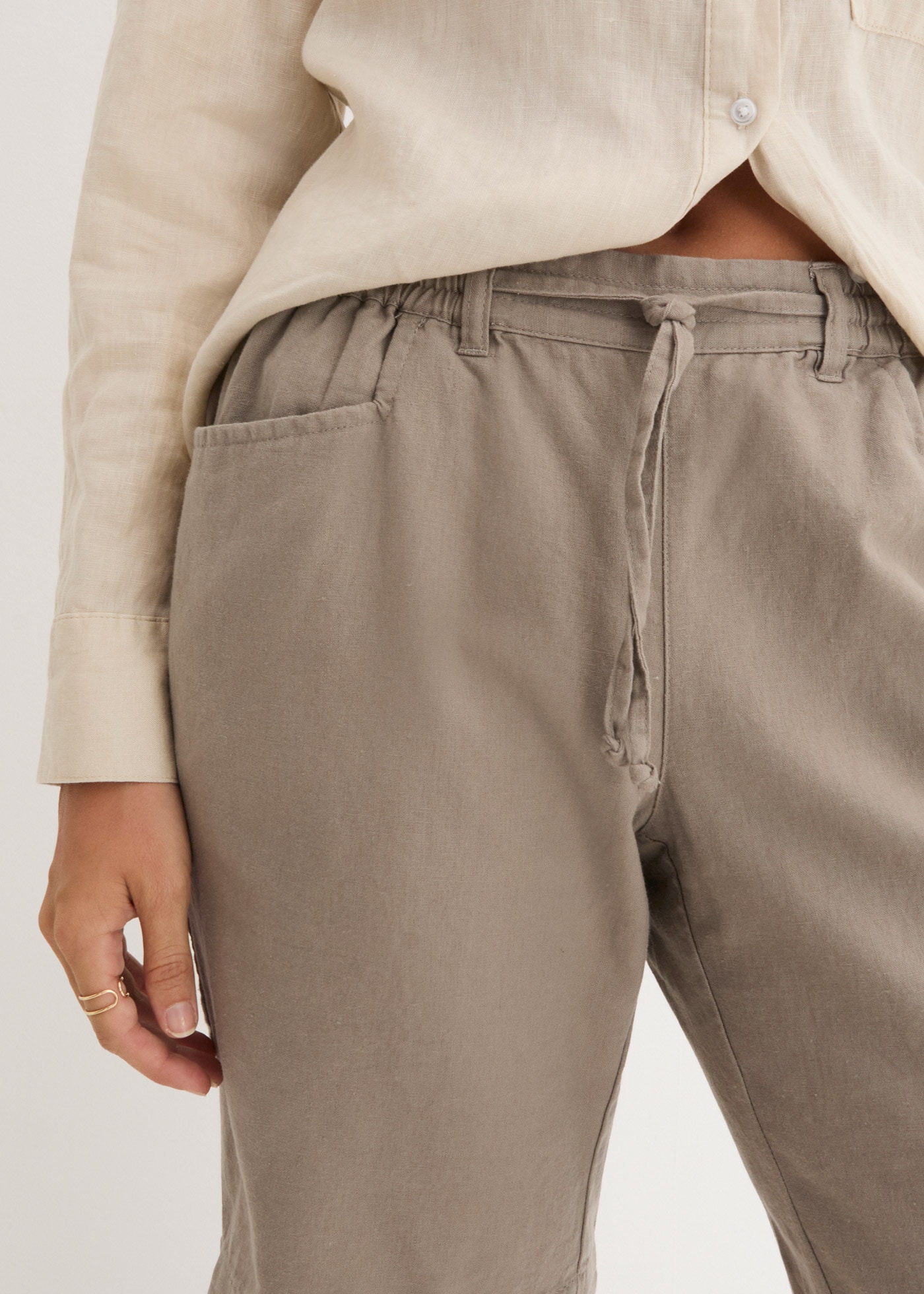 bonprix Bermudas  im sommerlichen Leinen-Mix, mit elastischer Bund mit Bindeband
