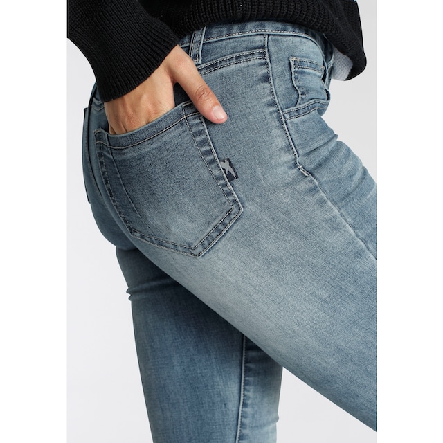 Arizona Skinny-fit-Jeans »Ultra-Stretch, sehr bequem, gut zu kombinieren«,  Mid Waist high performance stretch Denim normale Leibhöhe figurbetont bei ♕
