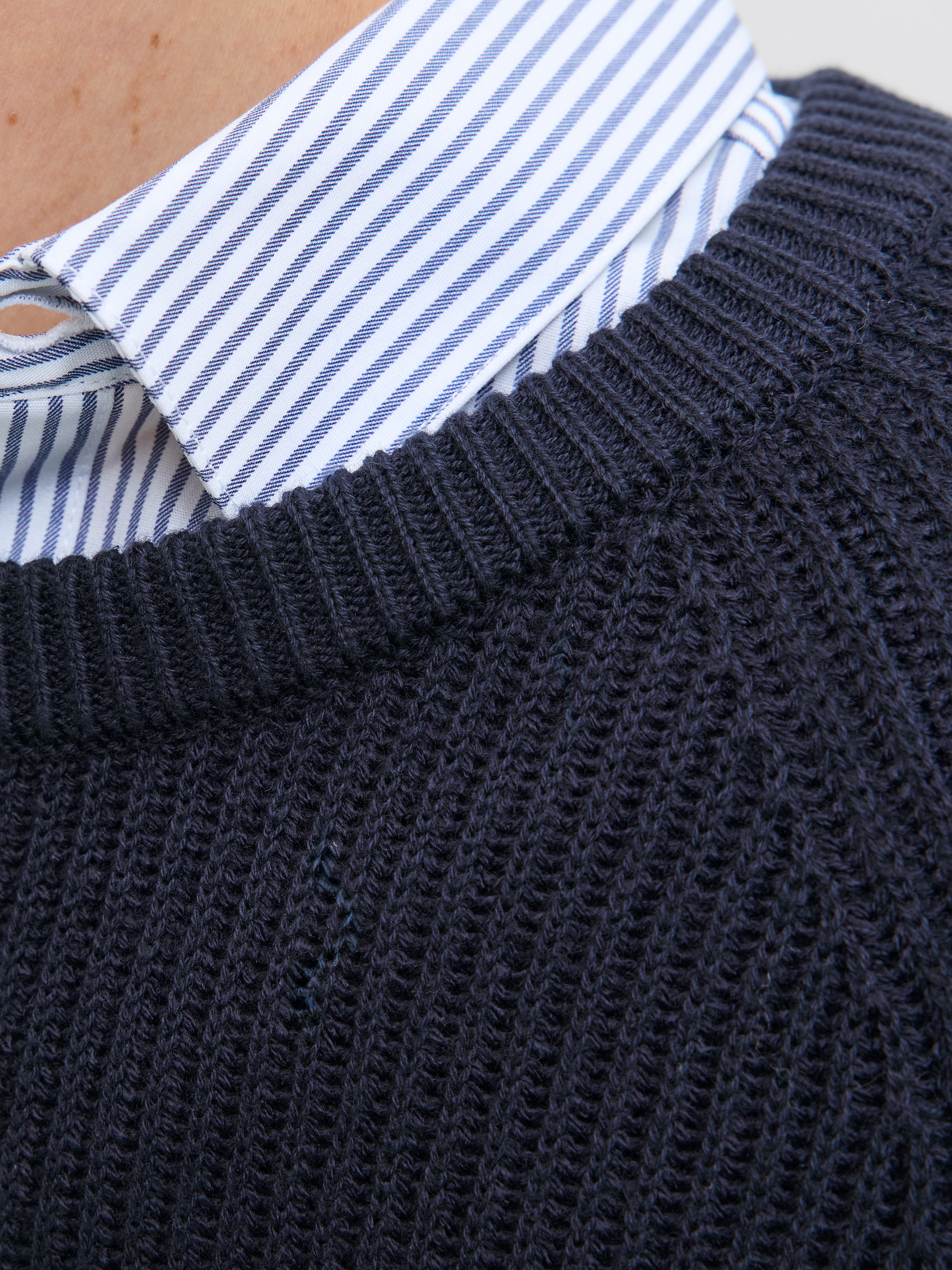 Jack & Jones Rundhalspullover »JJPANNEL KNIT CREW NECK AW25«