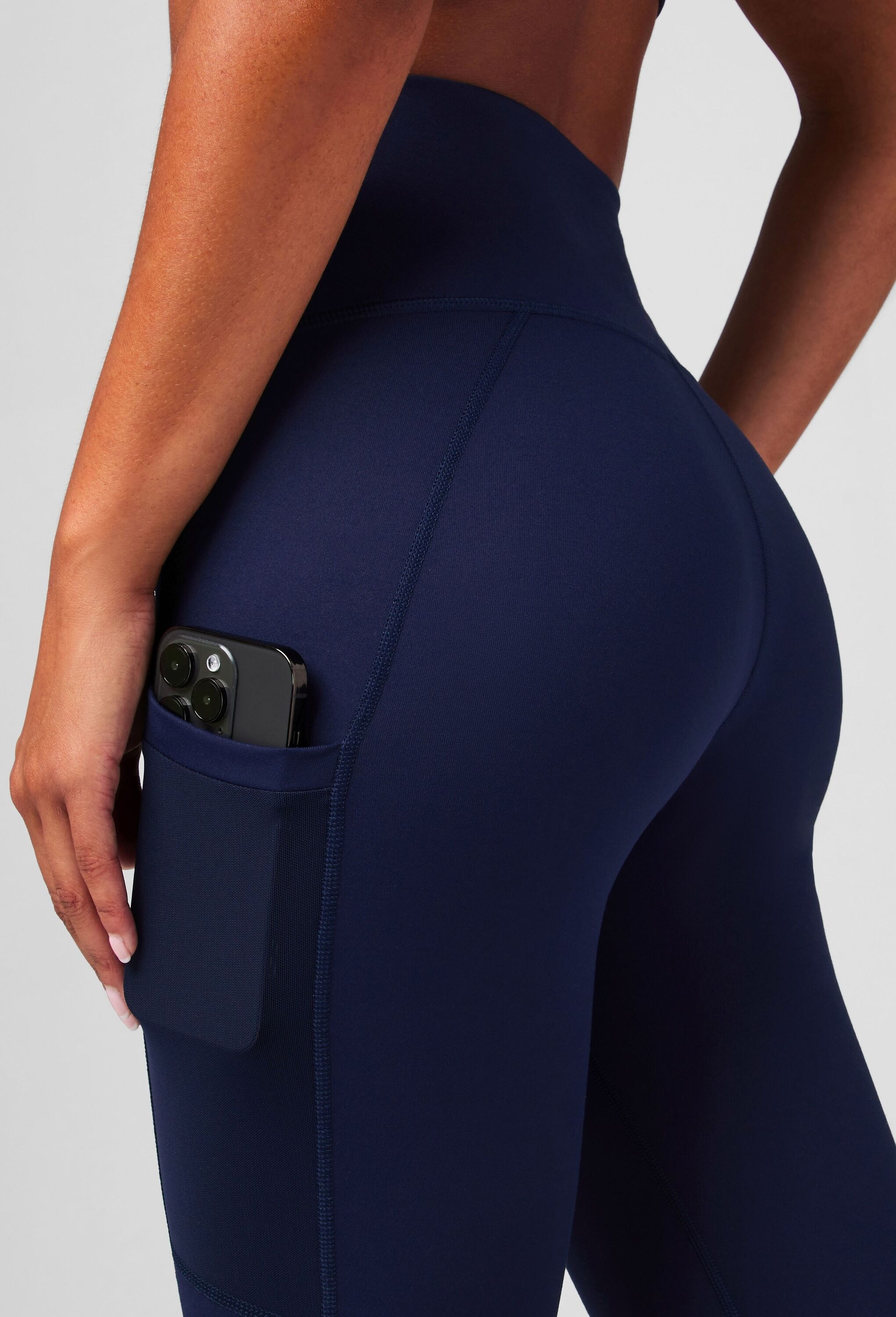 Fabletics Leggings »Fabletics Leggings On-The-Go PowerHold(R) High-Waist«  mit Außentasche