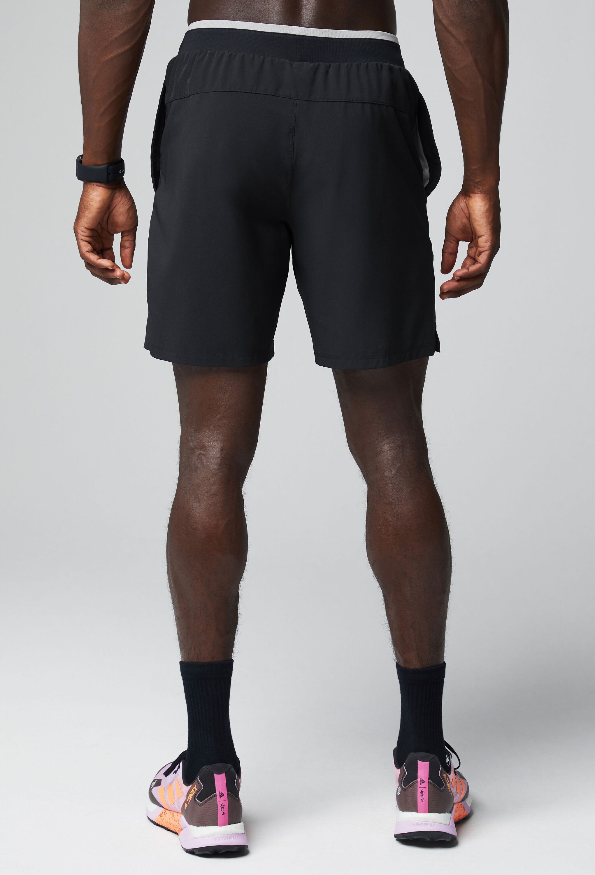 Fabletics Outdoorhose »Fabletics Shorts The Fundamental Short 18cm«  mit Reißverschlusstaschen