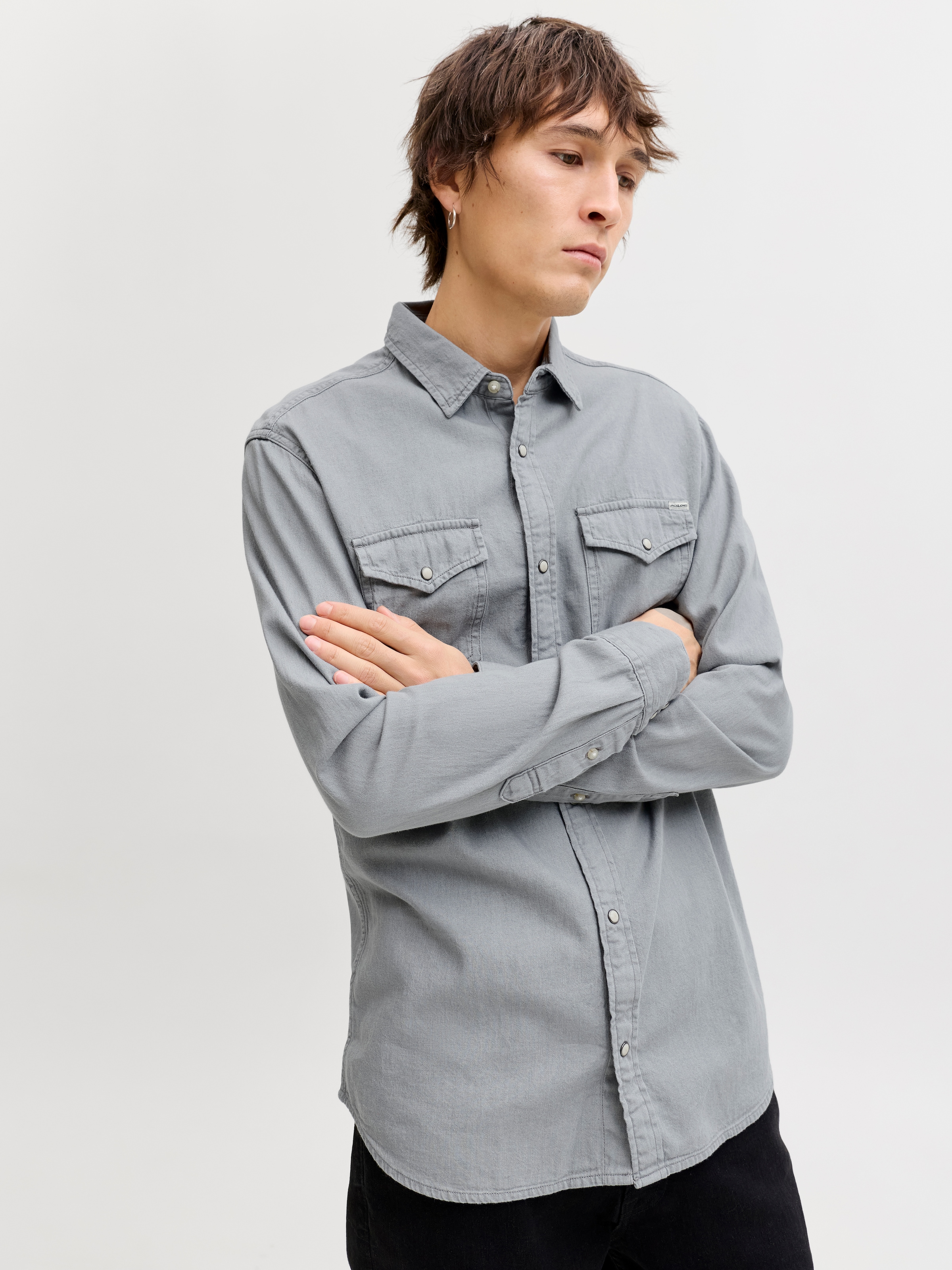 Jack & Jones Jeanshemd »JJESHERIDAN im Workwear-Stil mit robuster Baumwollqualität« mit angesetzter Brusttasche