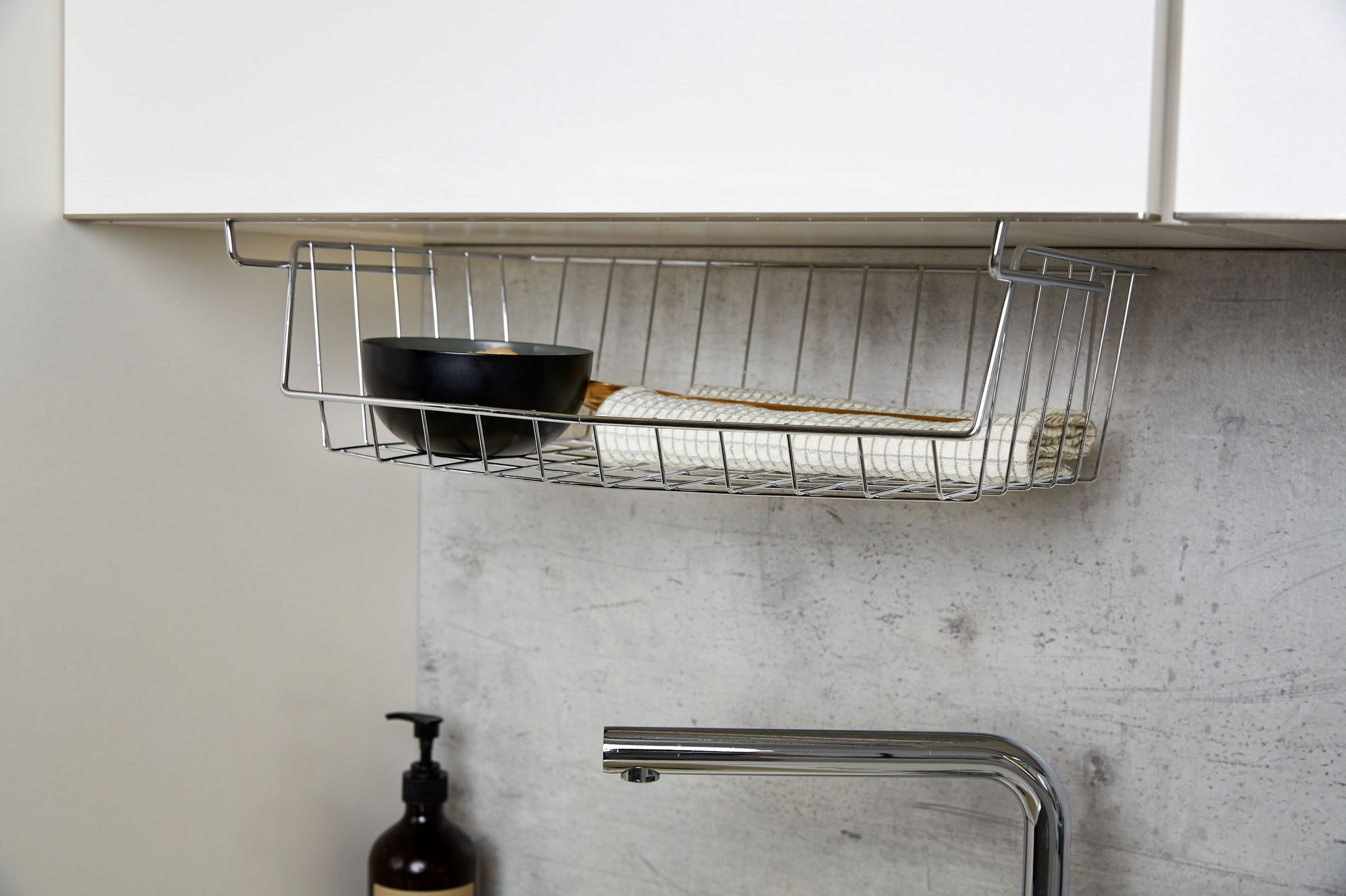 WENKO Einhängekorb Metall, zum Einhängen in Regal oder Schrank für zusätzlichen Stauraum