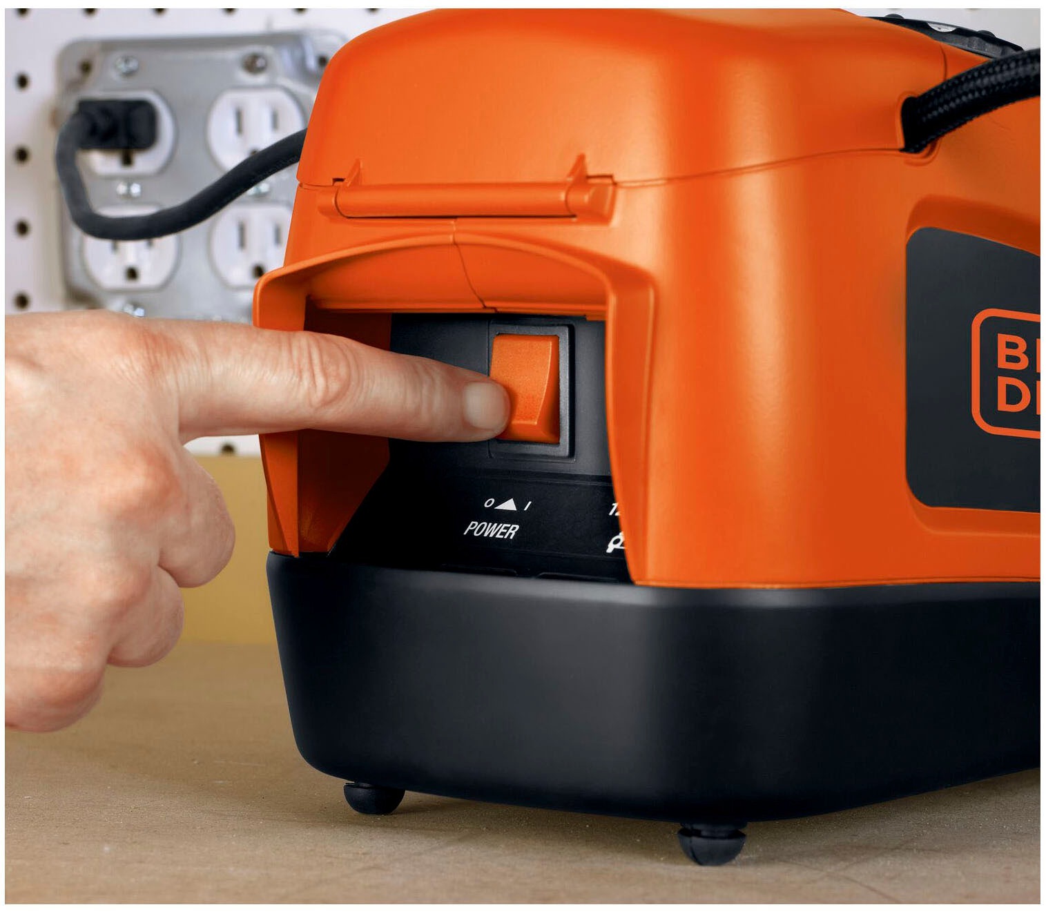 Black + Decker Kompressor »ASI300«, 160 PSI, 12V/230V, 3 Ventile, dig. Druckeinst.