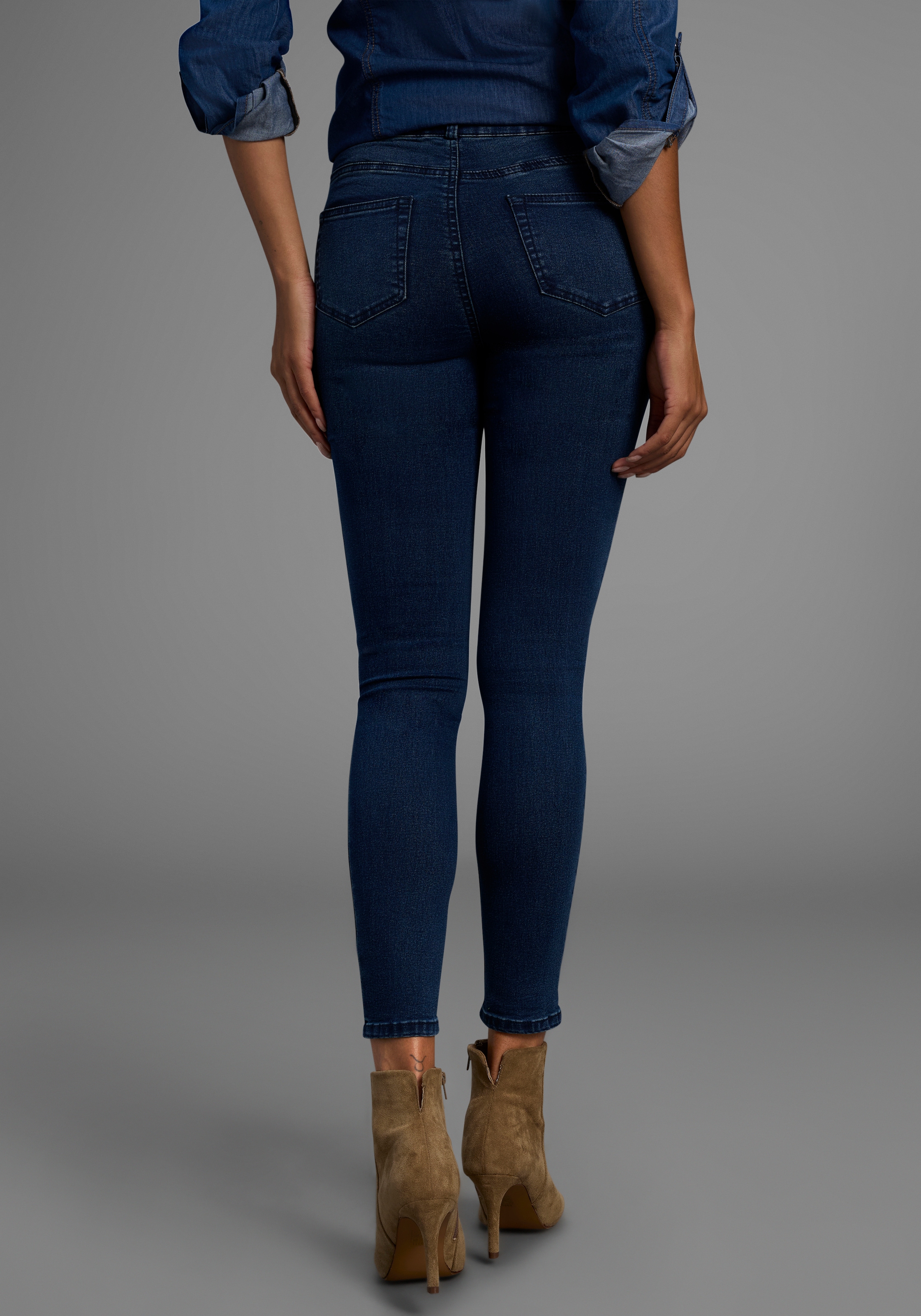 Arizona Skinny-fit-Jeans »Ultra Stretch«, extra-eng geschnittene Beinform, modische Used-Waschung