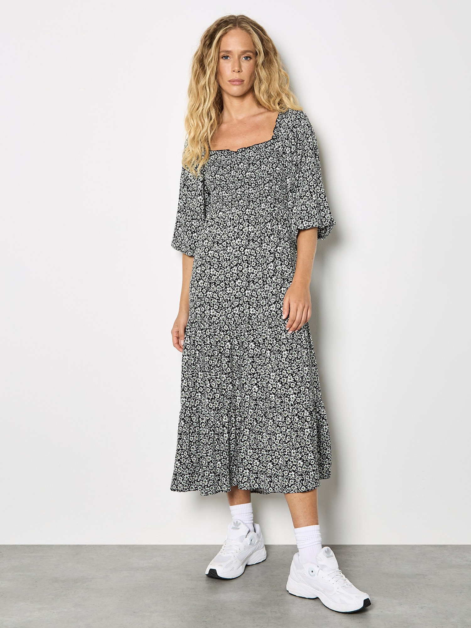 Apricot Midikleid »Midikleid« mit Smok und zierlichem Blumenmuster