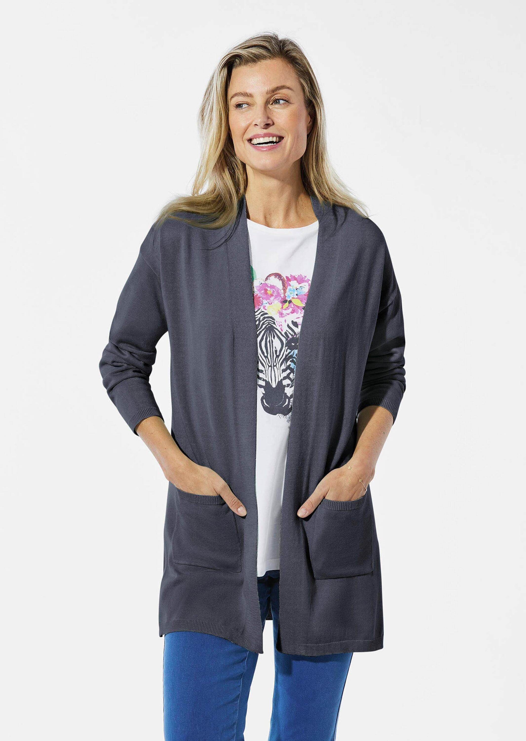 GOLDNER Strickjacke »Kurzgröße Longstrickjacke mit aufgesetzten Taschen«