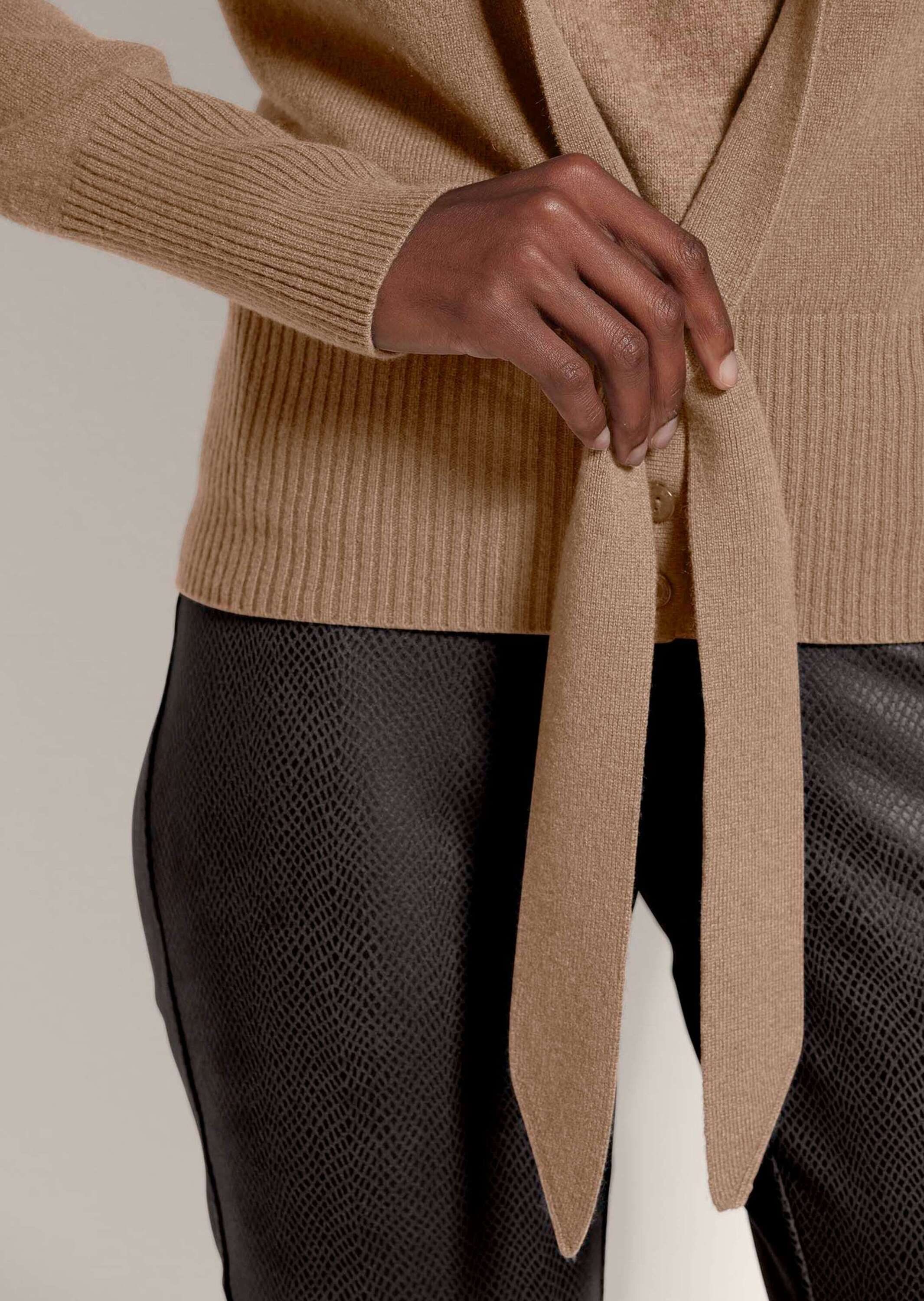 MADELEINE Strickjacke »Strickjacke Kaschmirstrickjacke mit V-Ausschnitt«