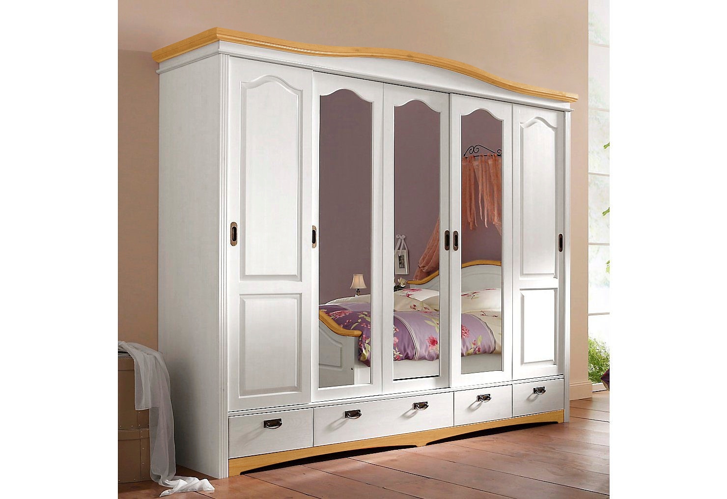 Home affaire Schiebetürenschrank »Konrad, Landhausstil, rustikal, mit Schubladen + Spiegel, Kassetten«, (3 Breiten: 153/202/249 cm H/T ca.207/64 cm), massive Kiefer, FSC®-zertifiziert, Messinggriffe, mehrere Varianten