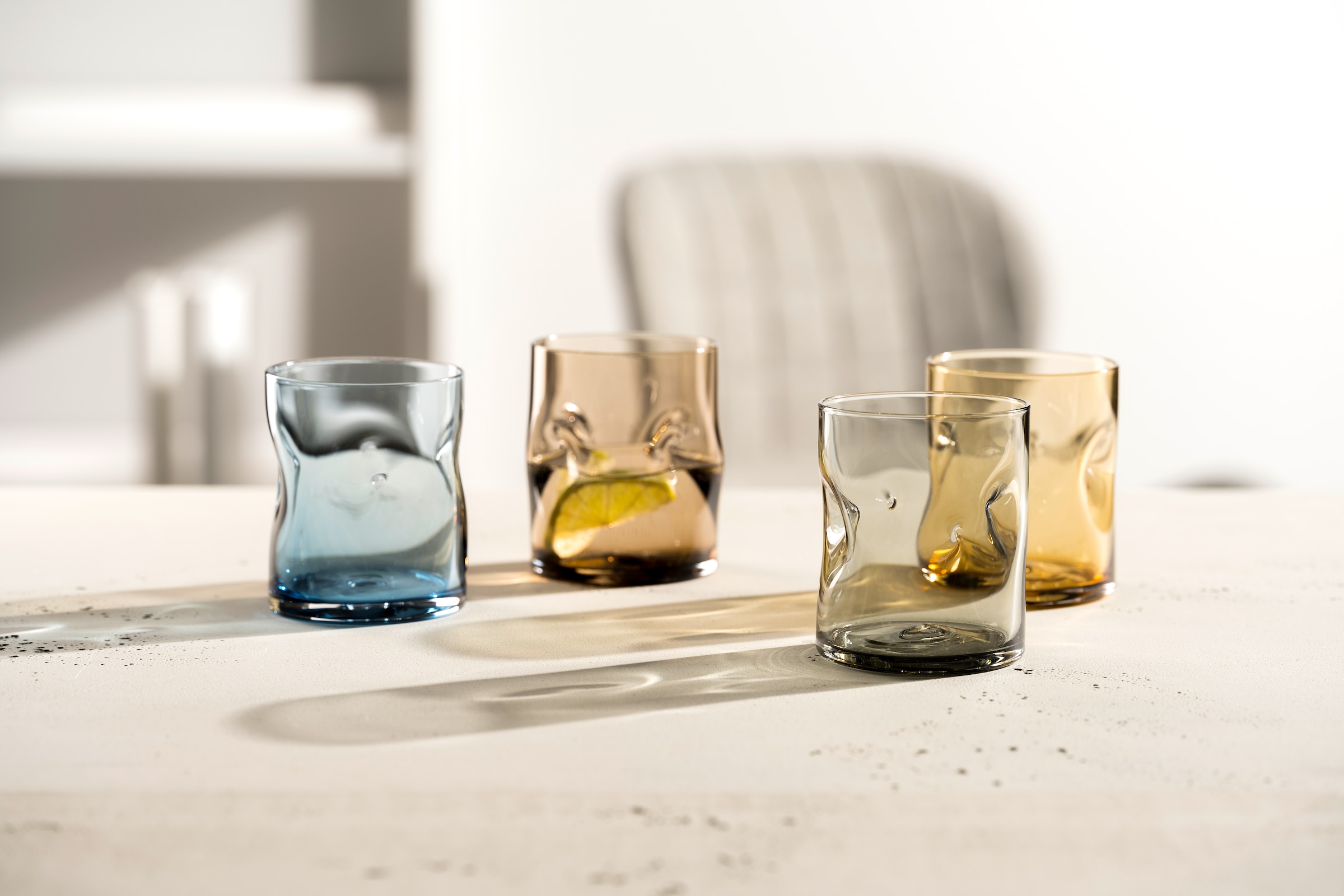 LEONARDO Gläser-Set »Trinkglas VESUVIO, 300 ml, 4er-Set« konische Form, markantes Design - mit Einquetschungen