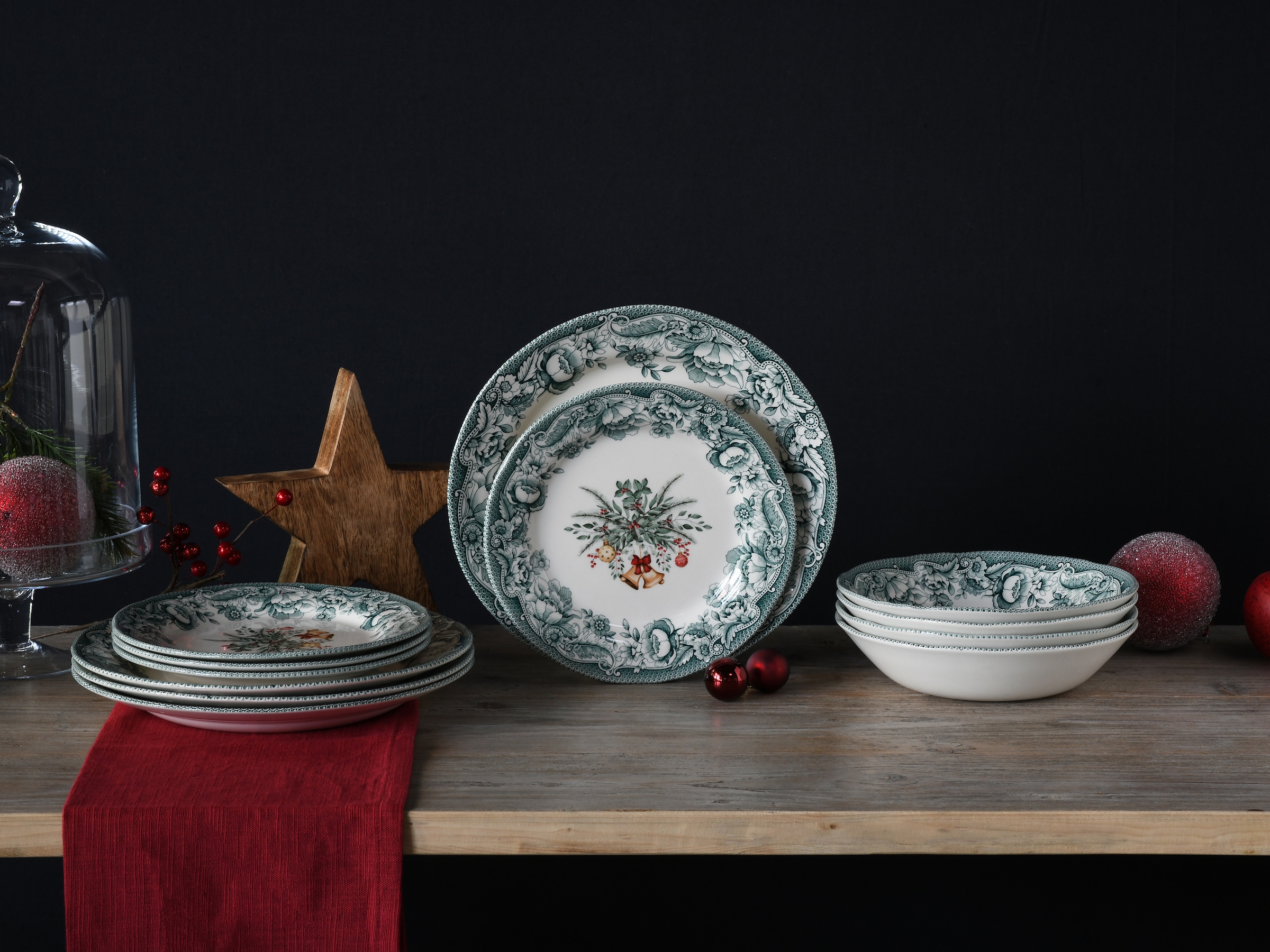 CreaTable Teller-Set »Weihnachten Grün, Tellerset 12-tlg« Weihnachtsdekorationen als Zentralmotiv