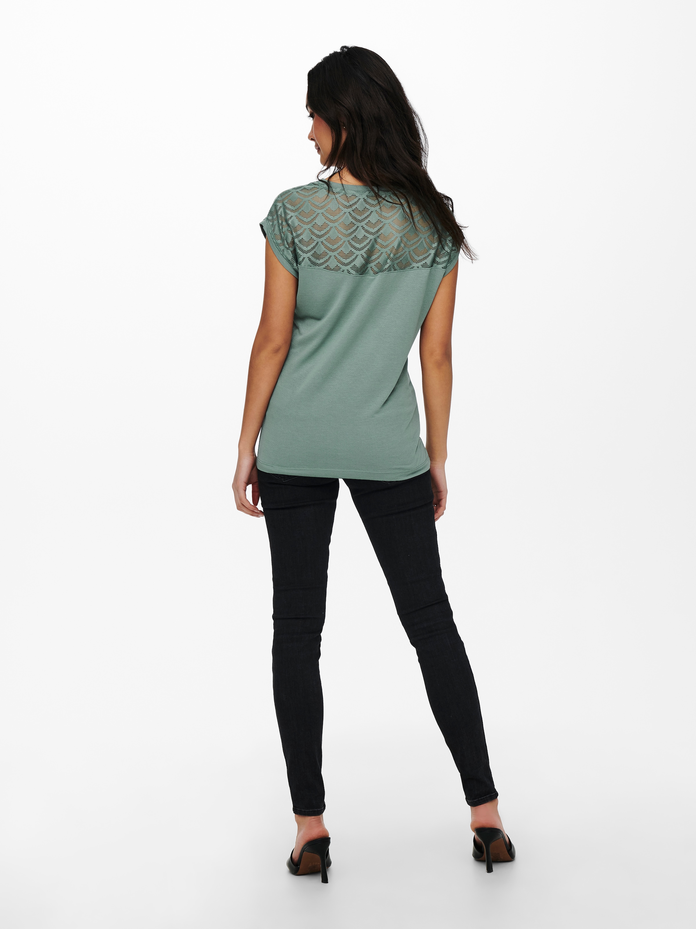 ONLY Spitzenshirt »ONLNICOLE – Spitzendetails für eleganten Auftritt im Alltag« figurbetont, Jersey, Viskose, Rundhals, unifarben