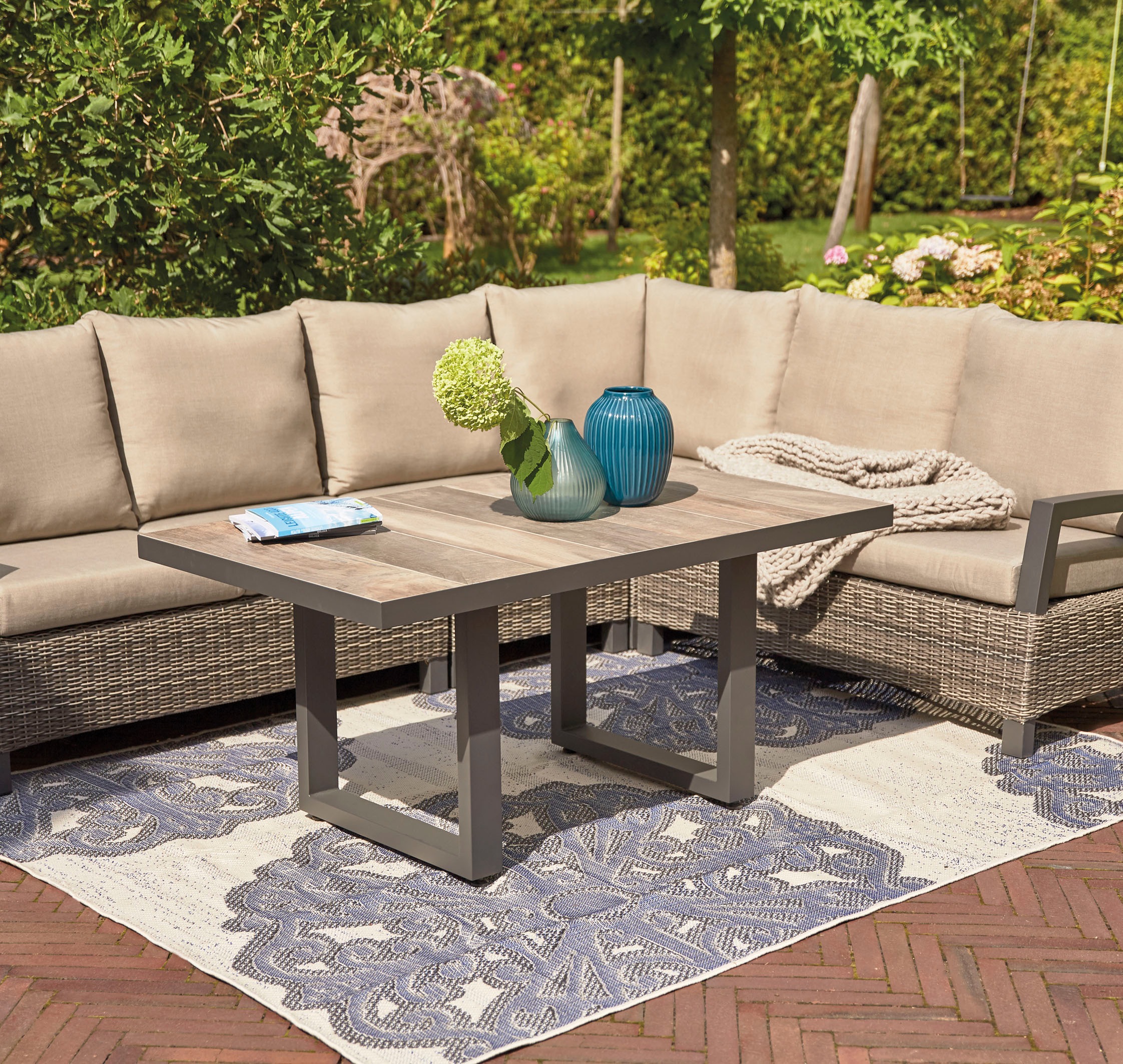 Siena Garden Gartenlounge-Set »Corido«, (Set, 8 tlg.), bestehend aus 2 Sesseln, 1 Bank, 1 Tisch und 4 Auflagen