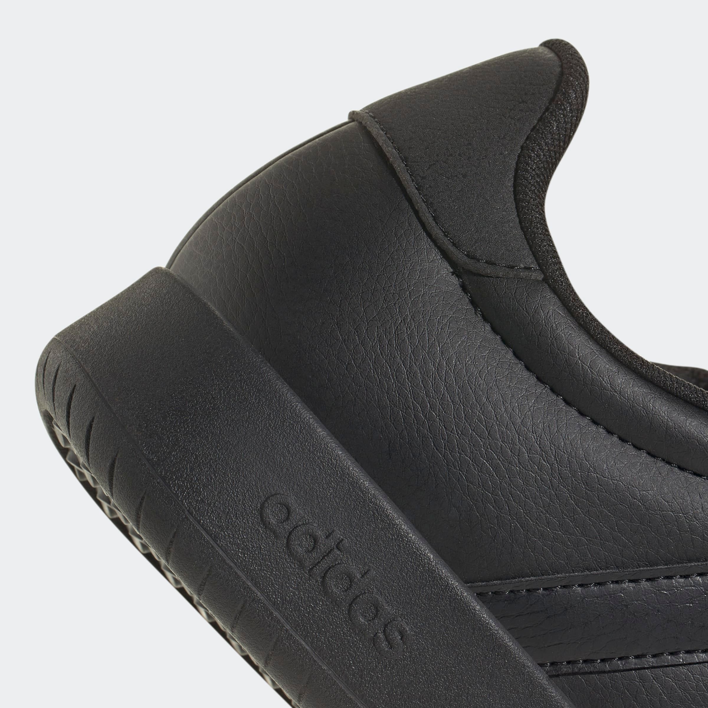 adidas Sportswear Sneaker »BARREDA«  inspiriert vom Design des adidas Handball Spezial