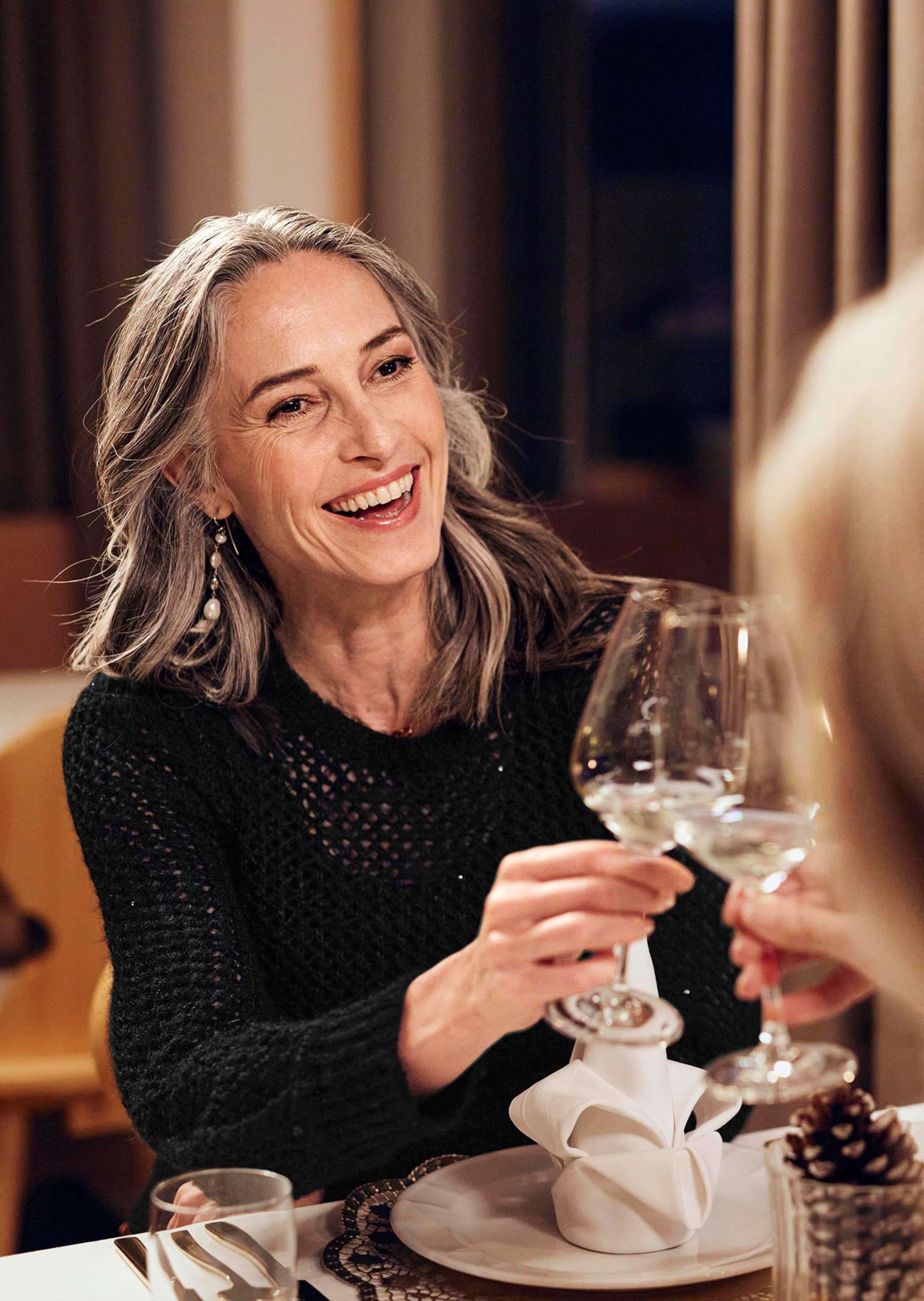 GOLDNER Strickpullover »Kurzgröße Femininer Pullover in Netzoptik mit Pailletten«