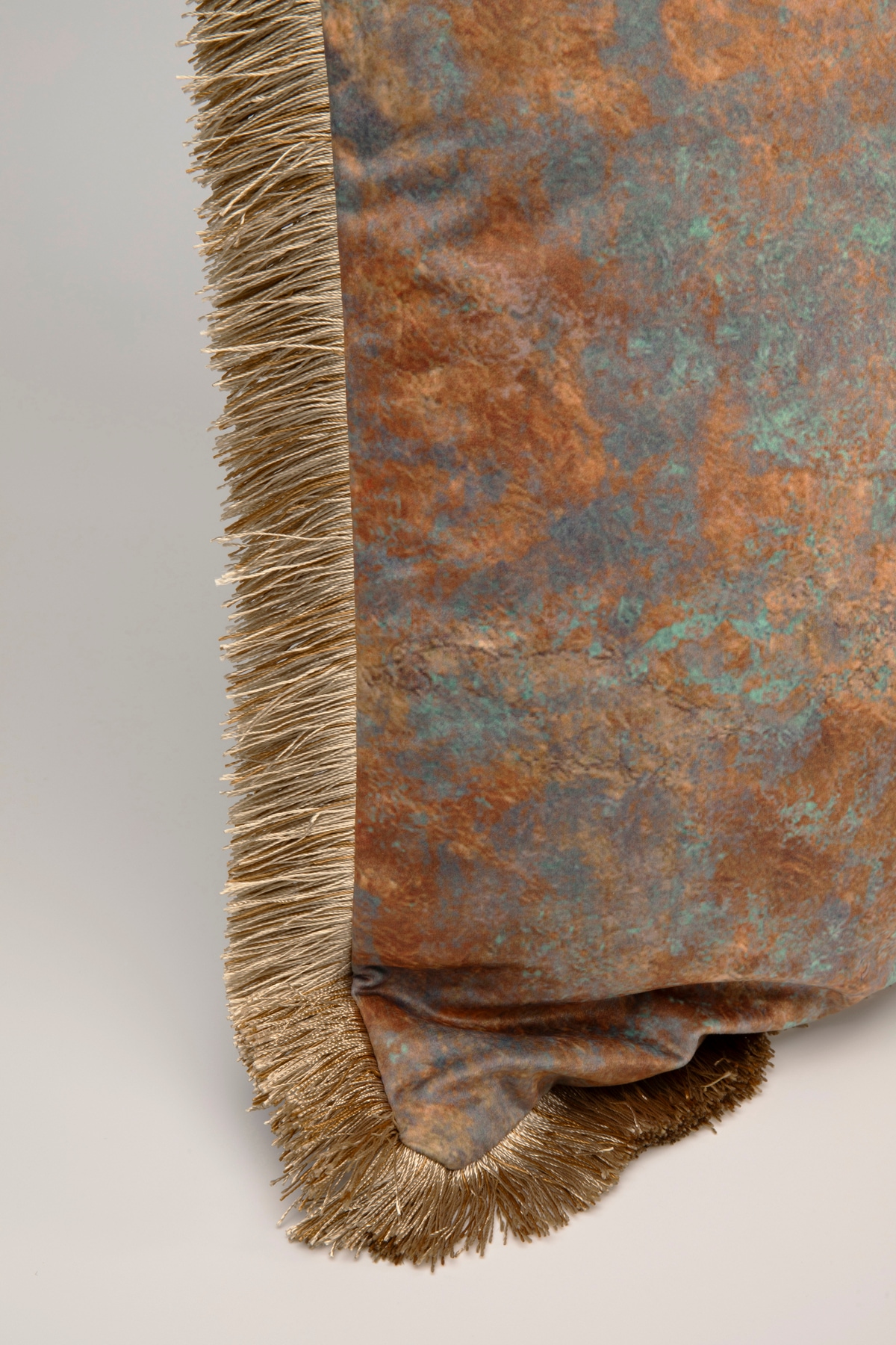 Kare Design Dekokissen »Antique Fringe, Kissenhülle mit Füllung, 55x55 cm« stützt Kopf und Nacken angenehm und sorgt für erholsamen Schlaf