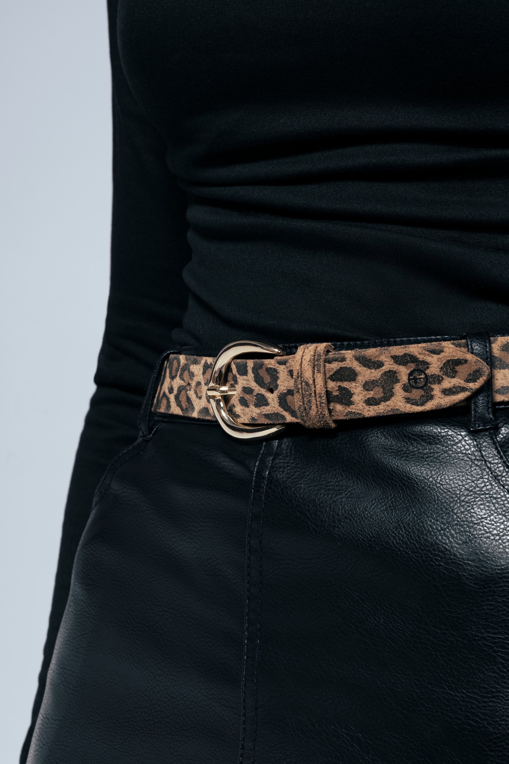 Tamaris Ledergürtel Florales Muster im Metallic-Design oder Animal-Look, 3 cm breit