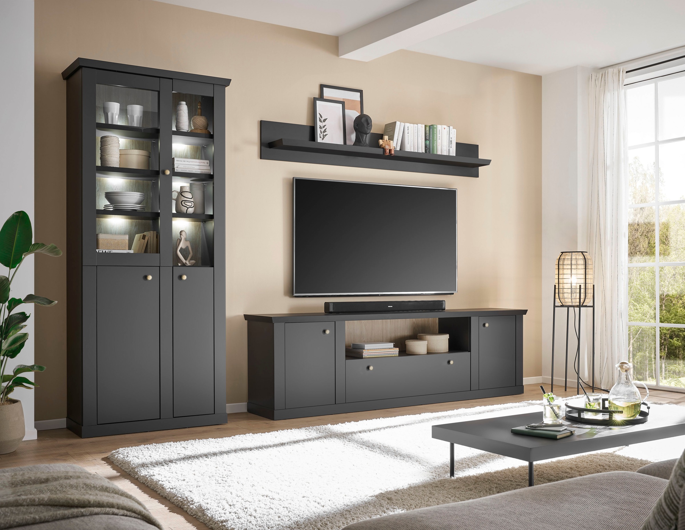 Home affaire Lowboard »Lincoln, moderner TV-Schrank, schwarze Kommode, TV-Unterschrank« edles Design, messingfarbene Knopfgriffe, in 2 Größen verfügbar