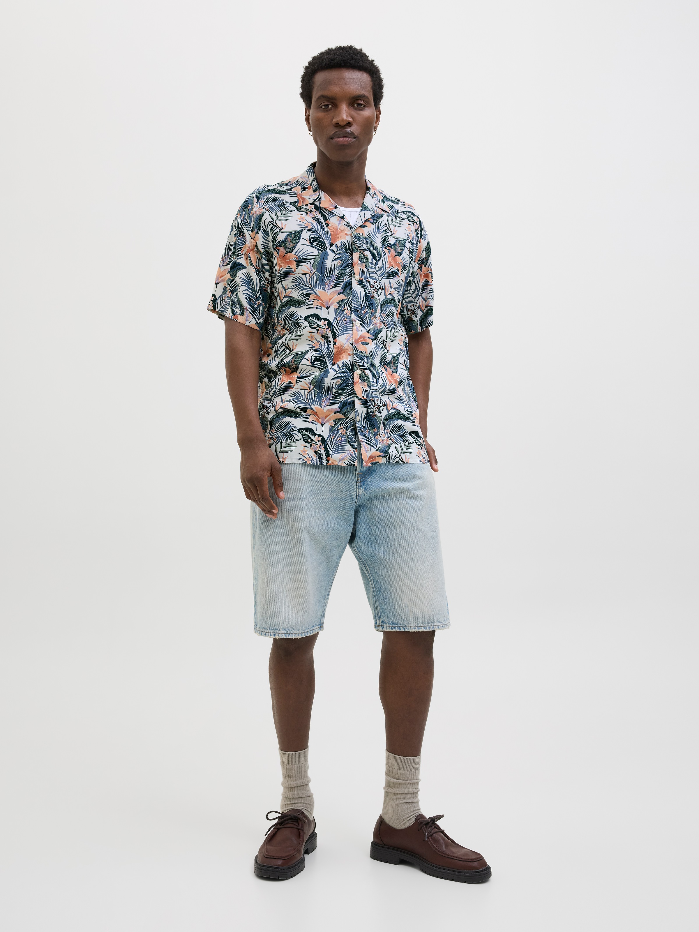 Jack & Jones Kurzarmhemd »JJEJEFF TROPICAL AOP RESORT SHIRT SS SN«, mit All-Over Print