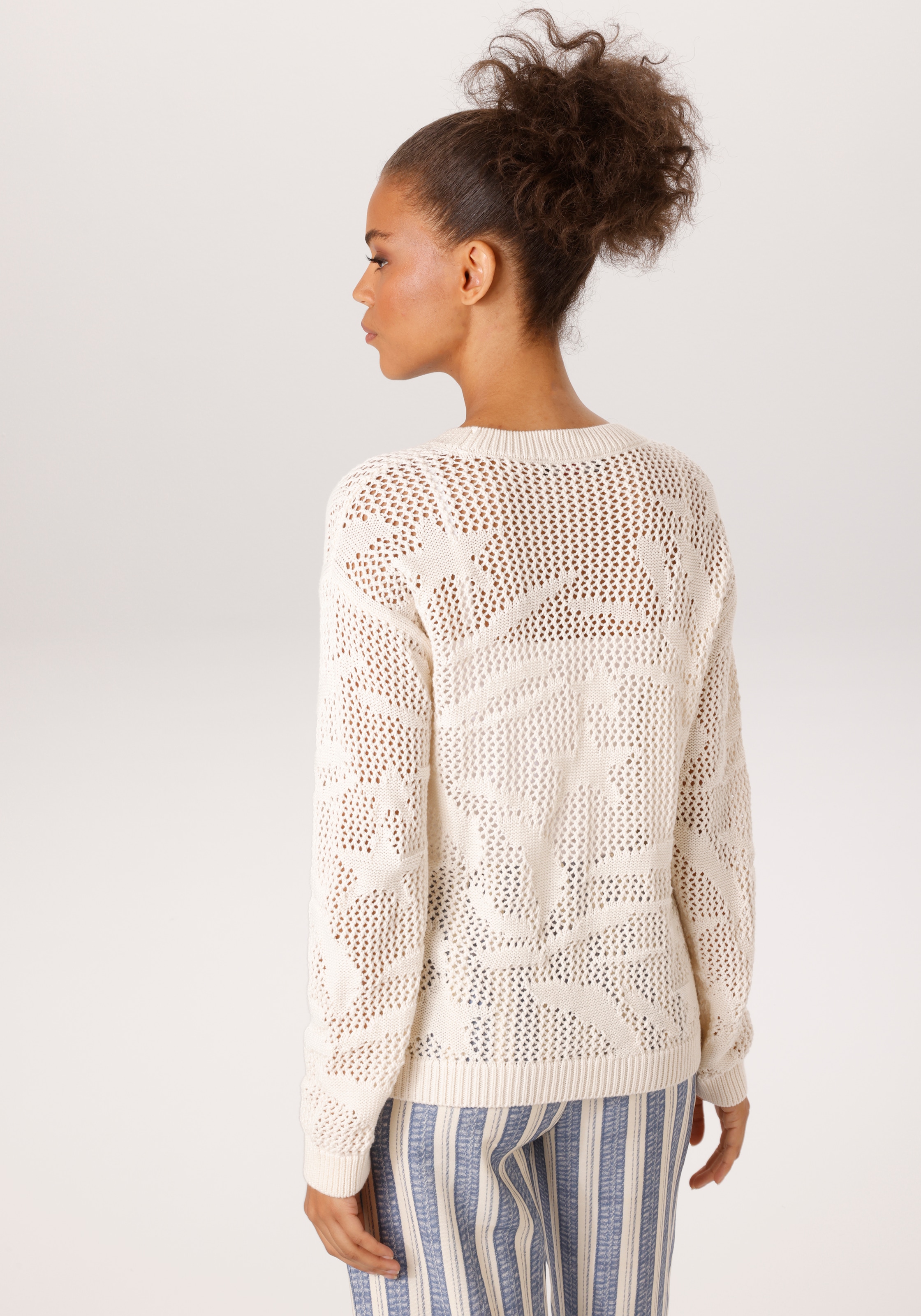 Aniston CASUAL Strickpullover im trendigen Ajour-Muster mit eingestrickten Motiven - NEUE KOLLEKTION