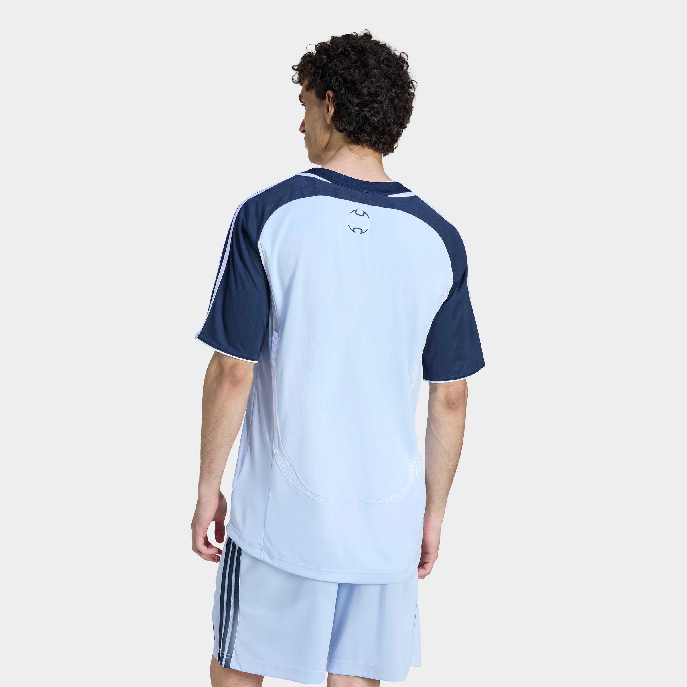 adidas Originals T-Shirt »TEAMGEIST ADICOLOR« sportlicher Look, Kurzarm, mit Rundhalsausschnitt
