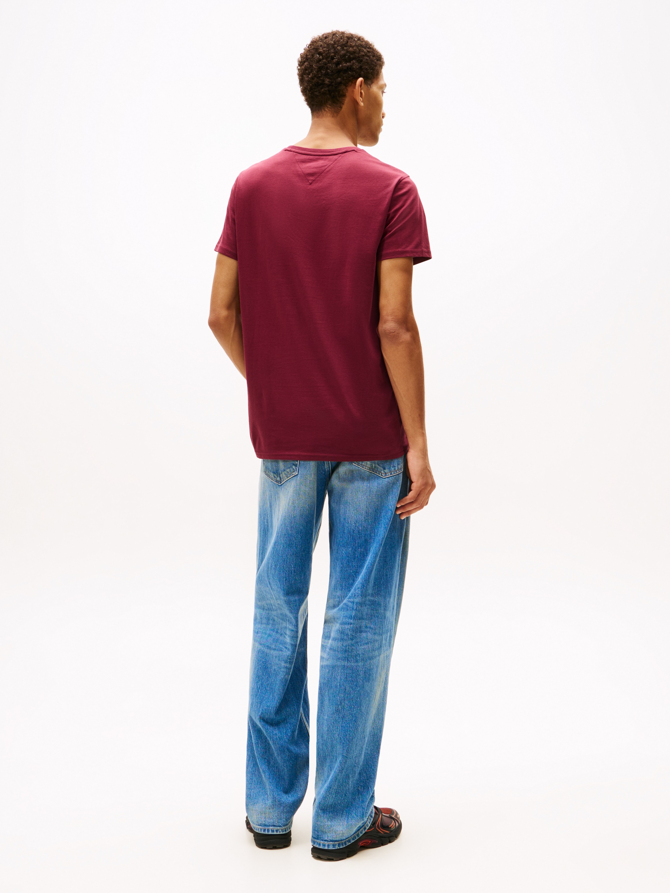 Tommy Jeans T-Shirt »TJM ESSENTIAL SOLID TEE«, mit Rundhalsausschnitt und dezenter Logo-Flag