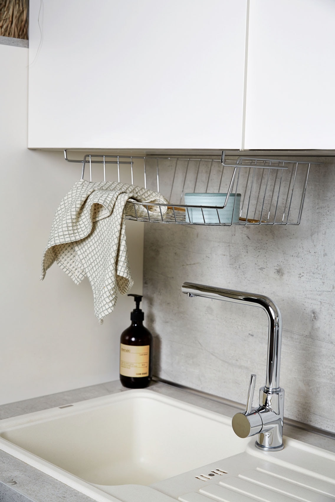 WENKO Einhängekorb Metall, zum Einhängen in Regal oder Schrank für zusätzlichen Stauraum