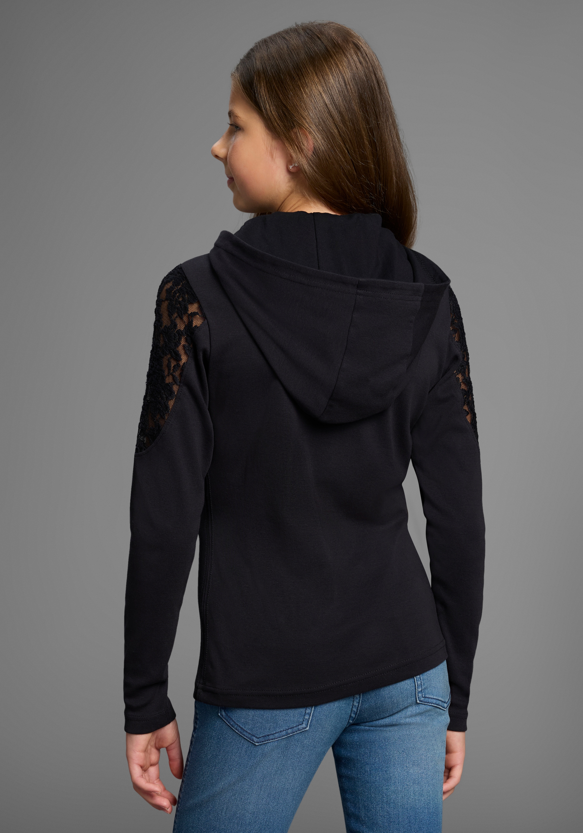 KIDSWORLD Kapuzenshirt »Shirt mit Spitzeneinsatz für Mädchen« Trendiges Shirt mit Spitzeneinsatz