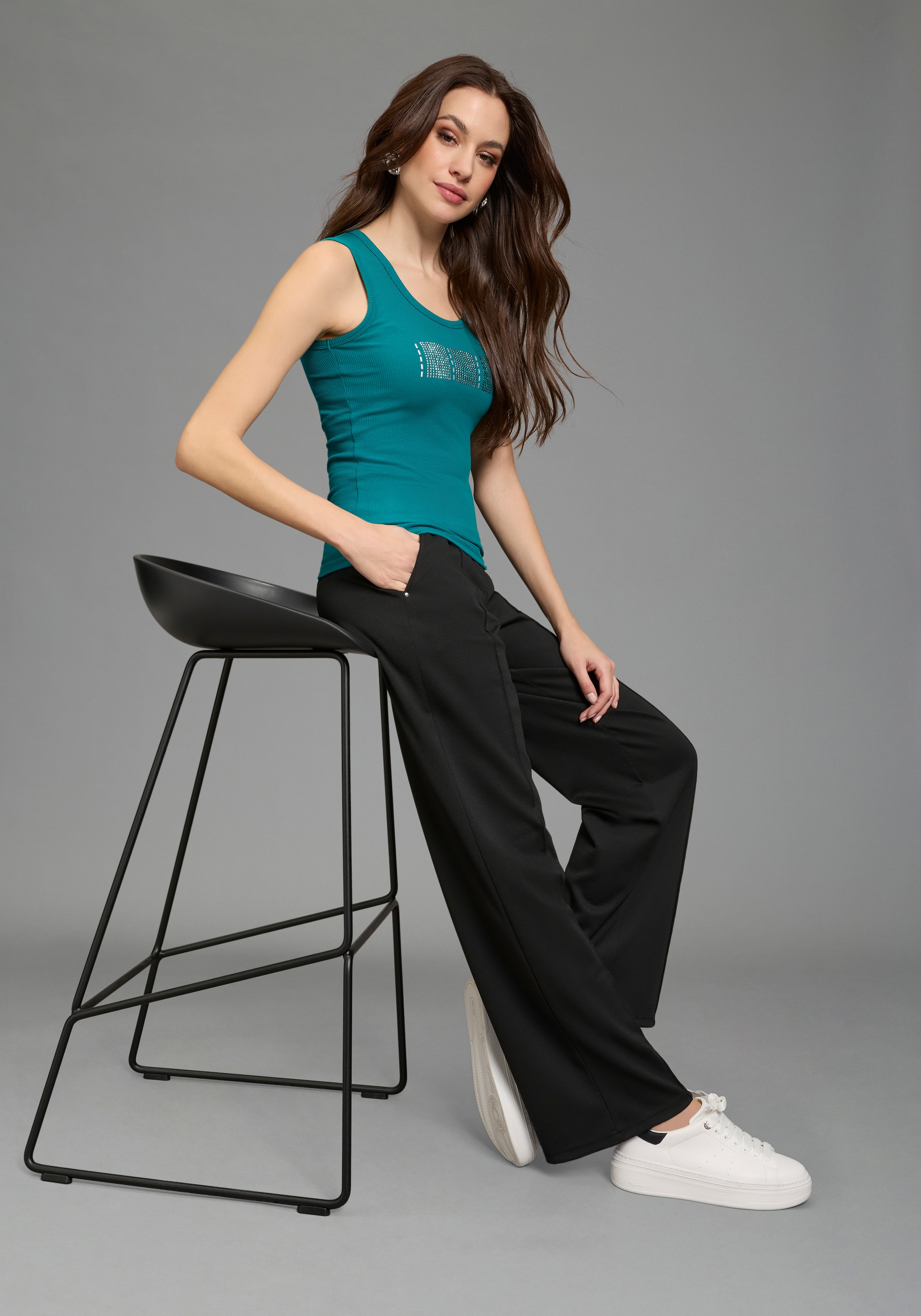 Bruno Banani Tanktop mit Glitzer-Applikation, aus Baumwolle und Elasthan in Rippstruktur