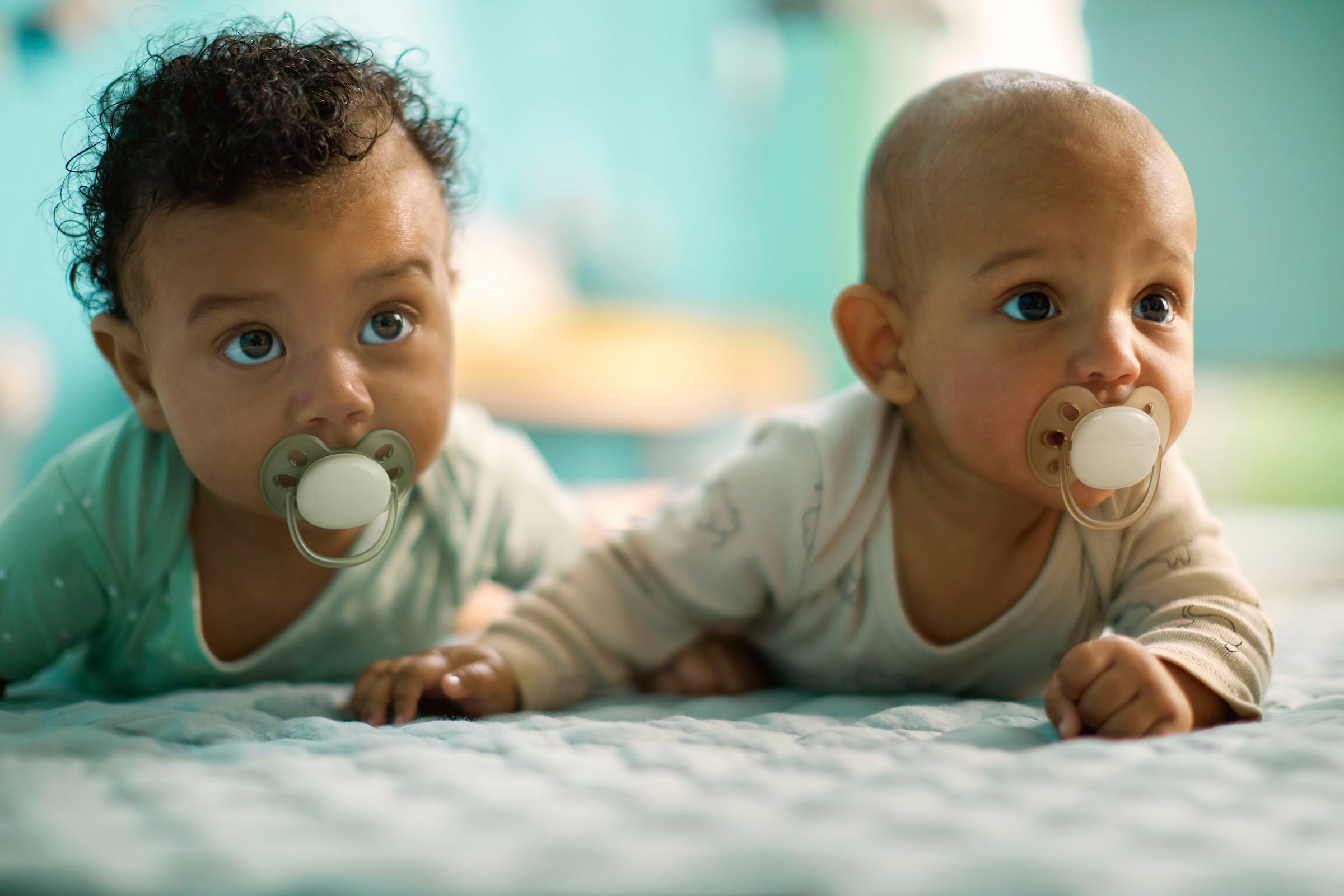 Philips AVENT Schnuller »ultra soft SCF091/35«, (4 St.), kiefergerecht, mit Transport- und Sterilisationsbox, 0 bis 6 Monate