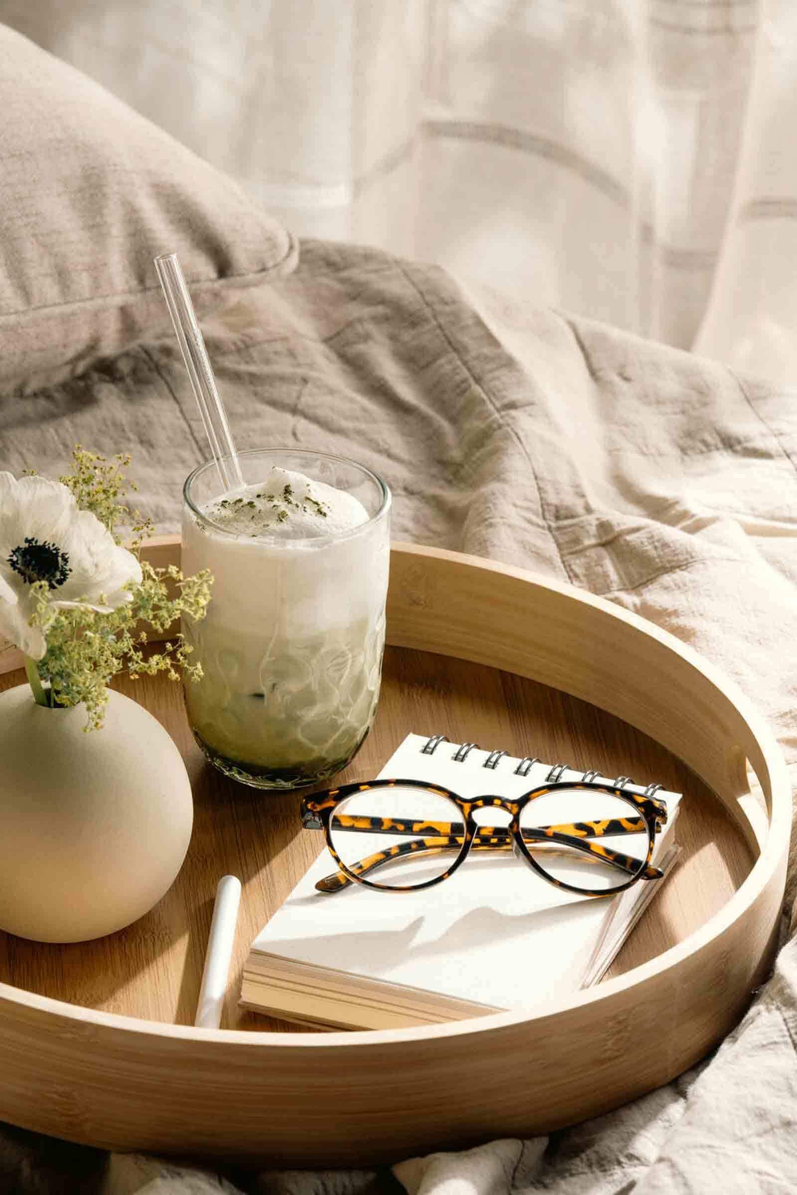 LEONARDO Latte-Macchiato-Glas »Matcha Latte Gläser mit Glastrinkhalm (2) Gocce 390 ml 6er Set grün« Spülmaschinengeeignet, Temperaturbeständig bis max. 100 Grad C