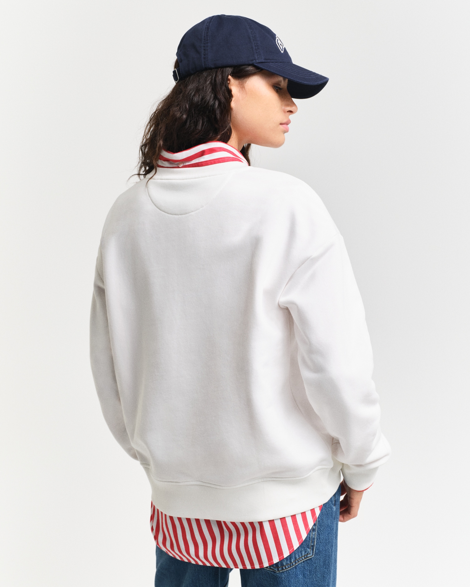 Gant Sweatshirt »SHIELD C-NECK SWEAT«, Grafische GANT-Stickerei auf der Brust