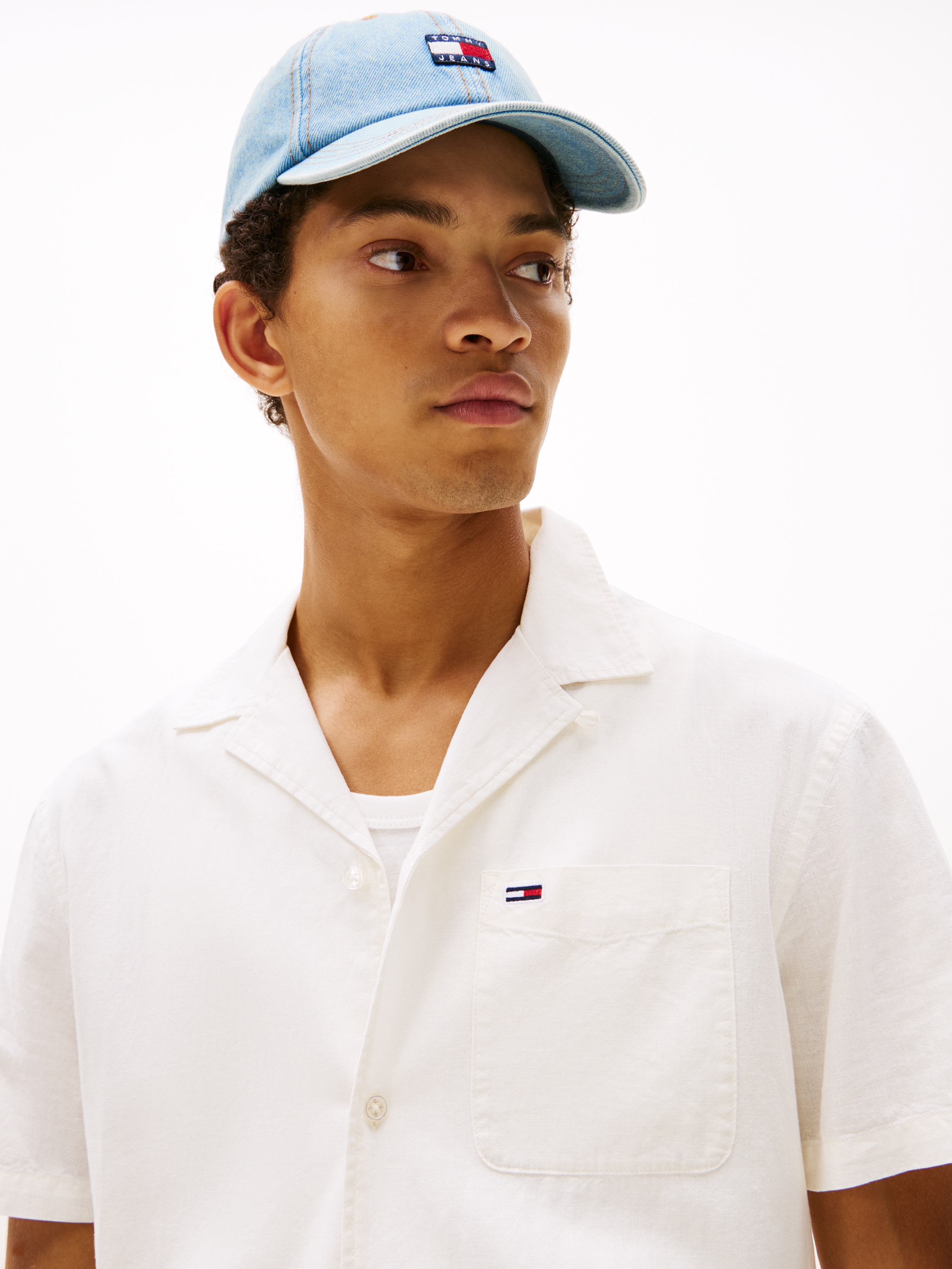 Tommy Jeans Plus Kurzarmhemd »TJM LINEN BLEND CAMP SS EXT«, Mit V-Ausschnitt