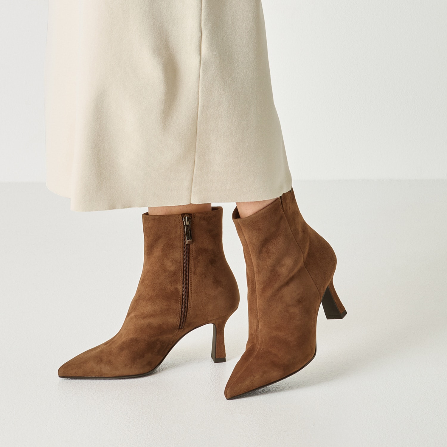 Tamaris Stiefelette  Trichterabsatz, Ankleboots mit zweckmäßigem Innenreißverschluss
