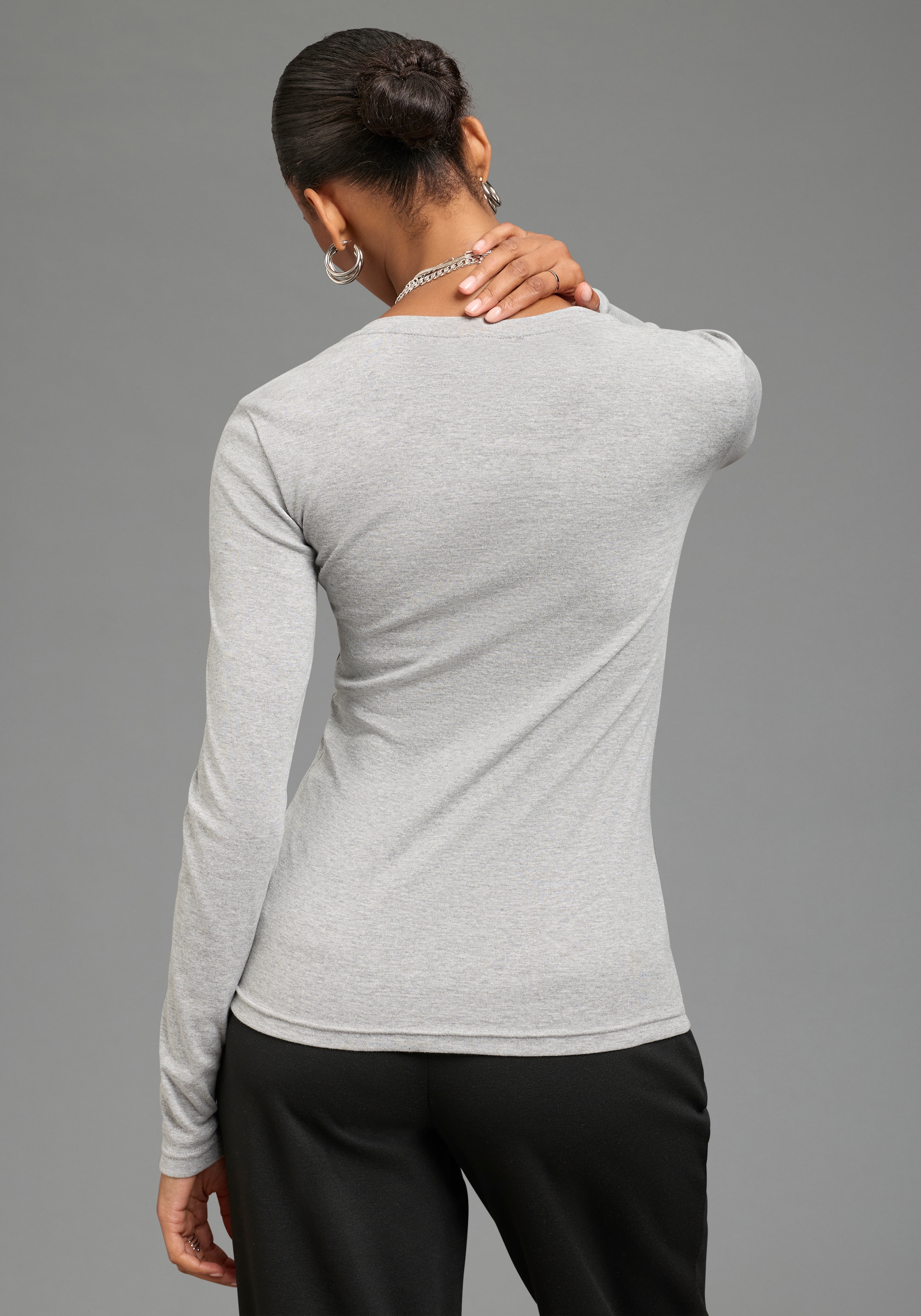 Bruno Banani Longsleeve mit Rundhalsausschnitt, figurbetonte Passform, hüftbedeckende Länge