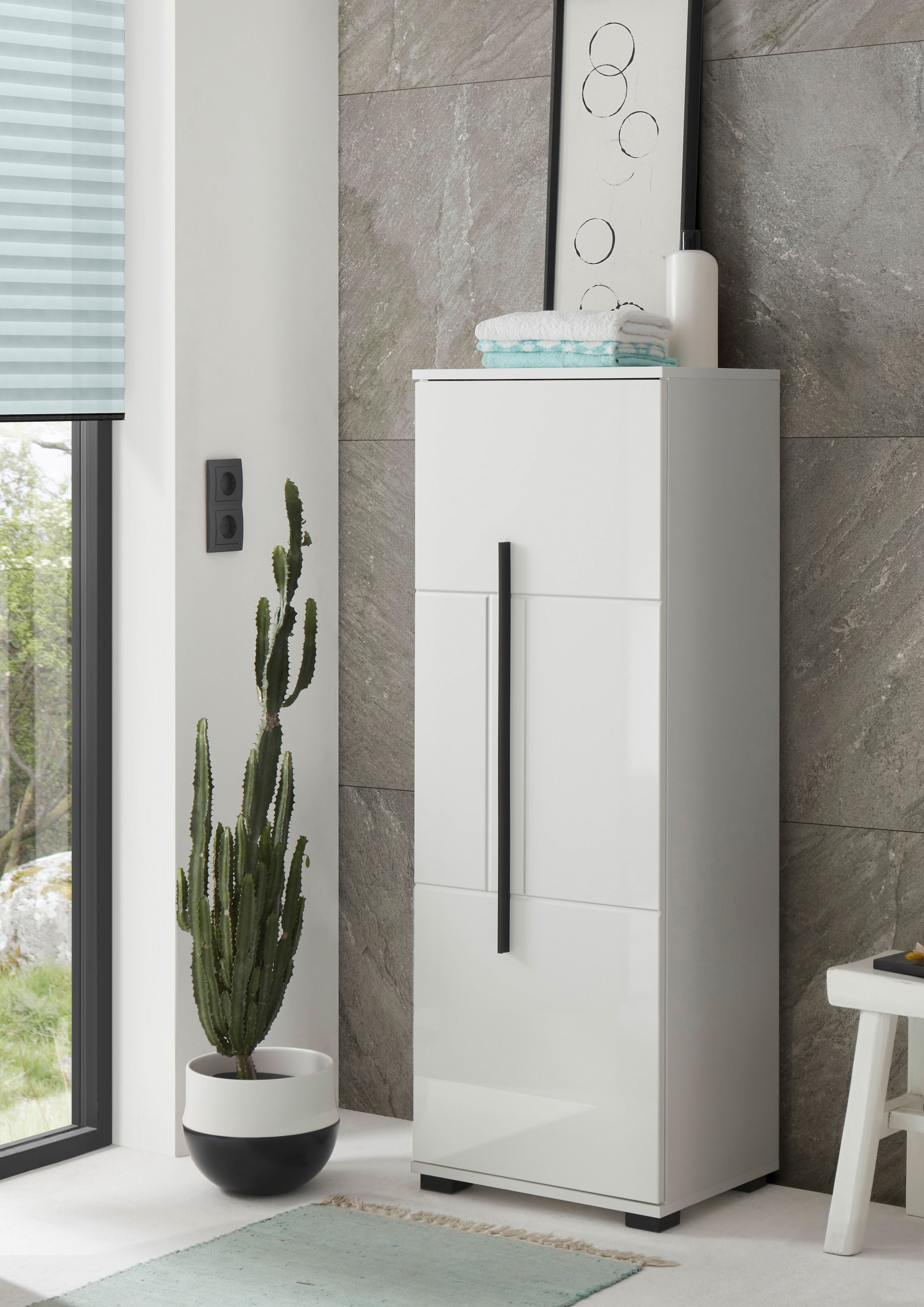 Home affaire Midischrank »Cantara, Badschrank in Hochglanz Weiß, Schrank im modernen Design« mit schwarzen Griffen, ausreichend Stauraum