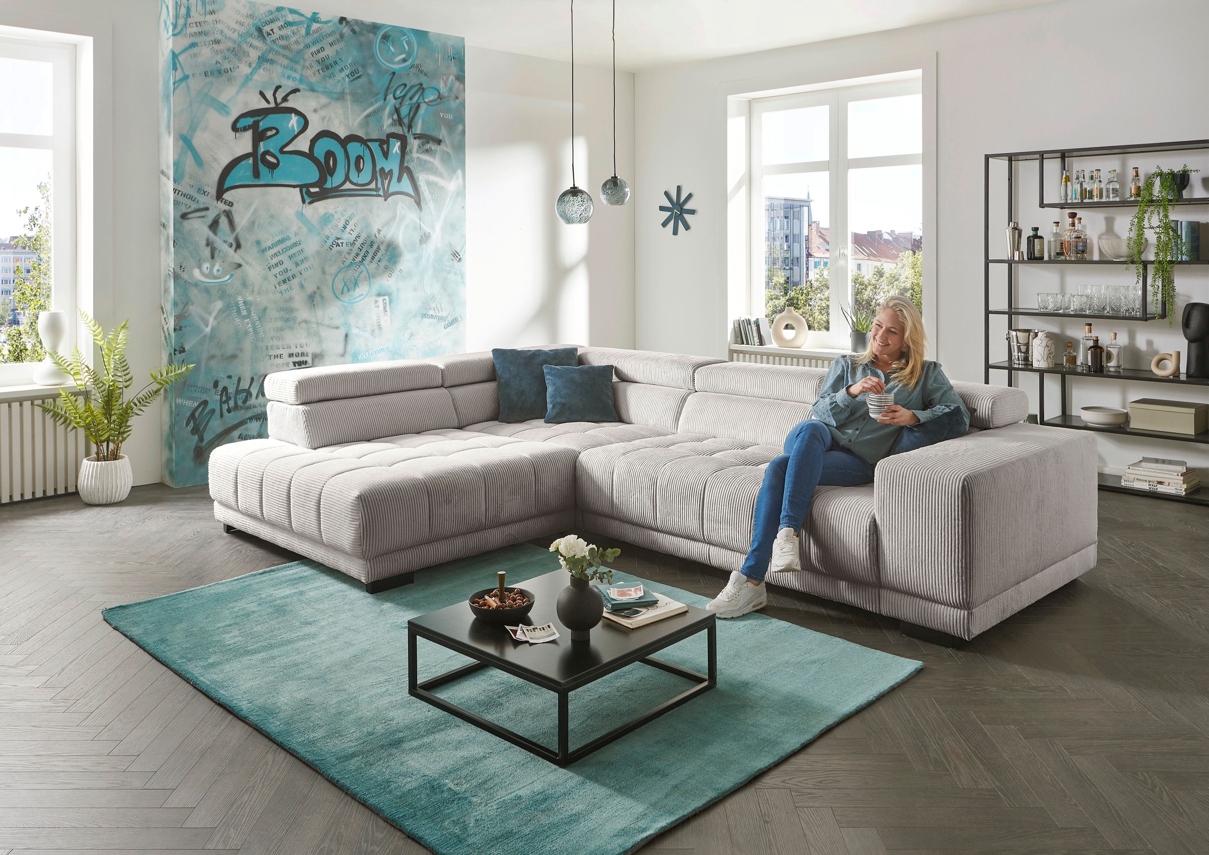 Die PlanBar Ecksofa »MP-IN15053 L-Form breiter Schenkel« wahlweise mit Kopfteilverstellung und manueller Vorziehbank