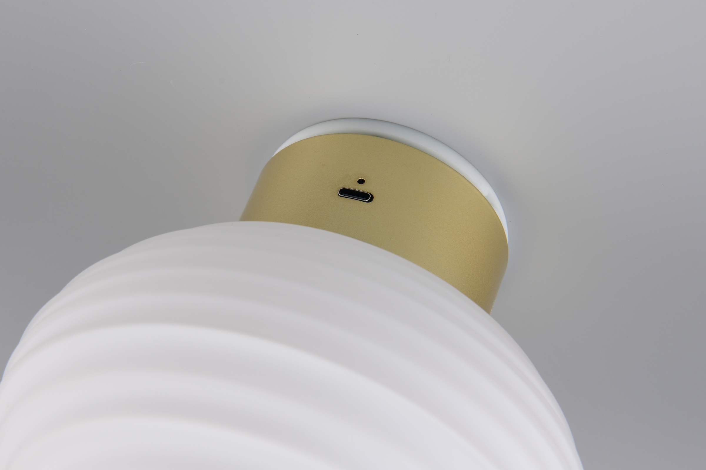 REALITY Leuchten LED Wandleuchte »EARL, runde Akku Wandlampe mit Touchdimmer, USB-Anschluss Ø 15,5cm« LED-Board 1 Stk. Warmweiß Akku Wandlampe Glasschirm, einfache Wandbefestigung, Tiefe 15 cm