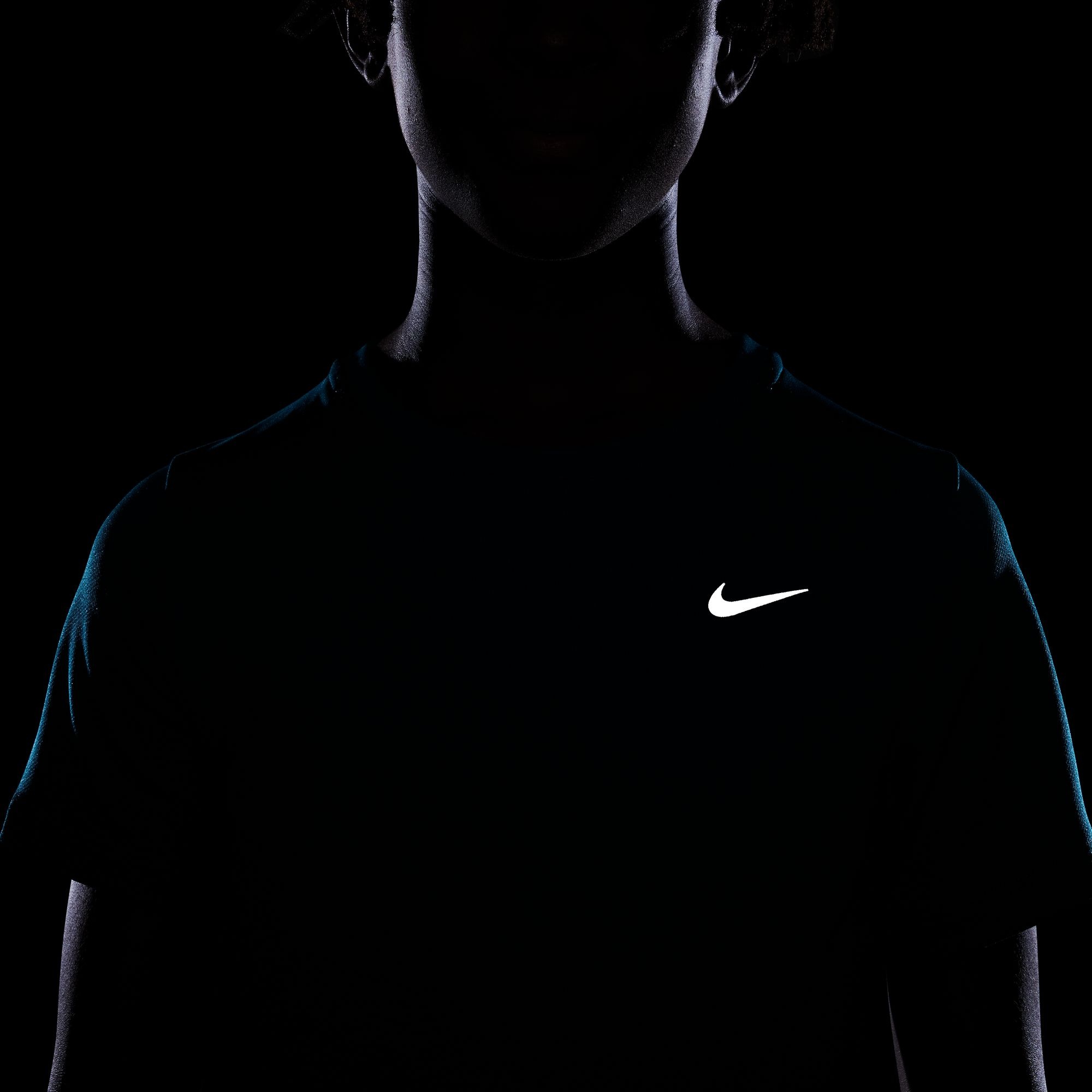 Nike Trainingsshirt »DRI-FIT MILER BIG KIDS' (BOYS') SHORT-SLEEVE TRAINING TOP«