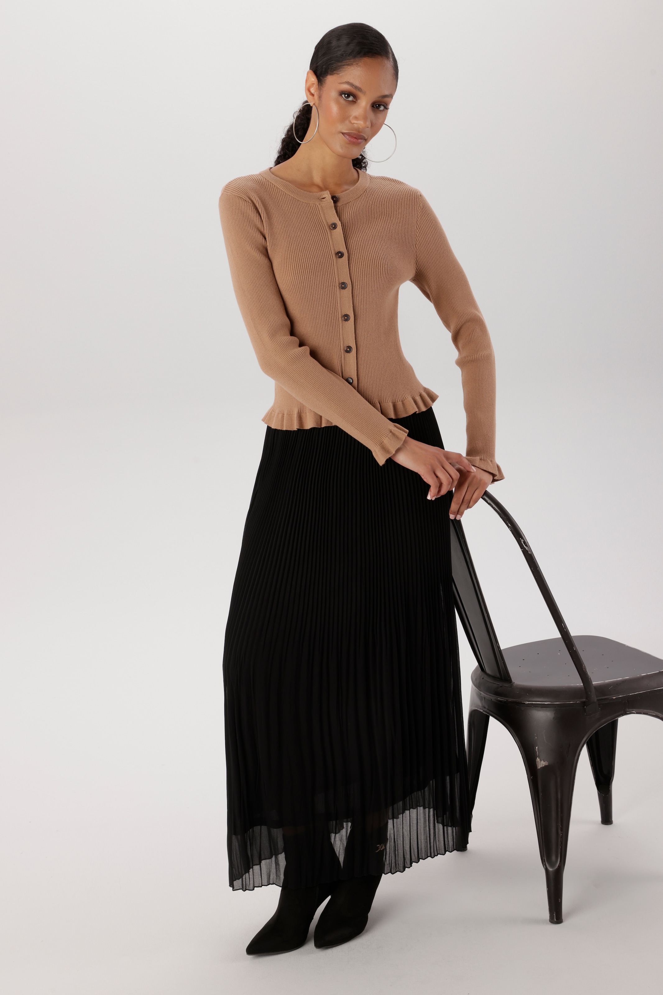 Aniston SELECTED Strickjacke Rüschen-Applikationen an den Ärmeln und am Saum - NEUE KOLLEKTION
